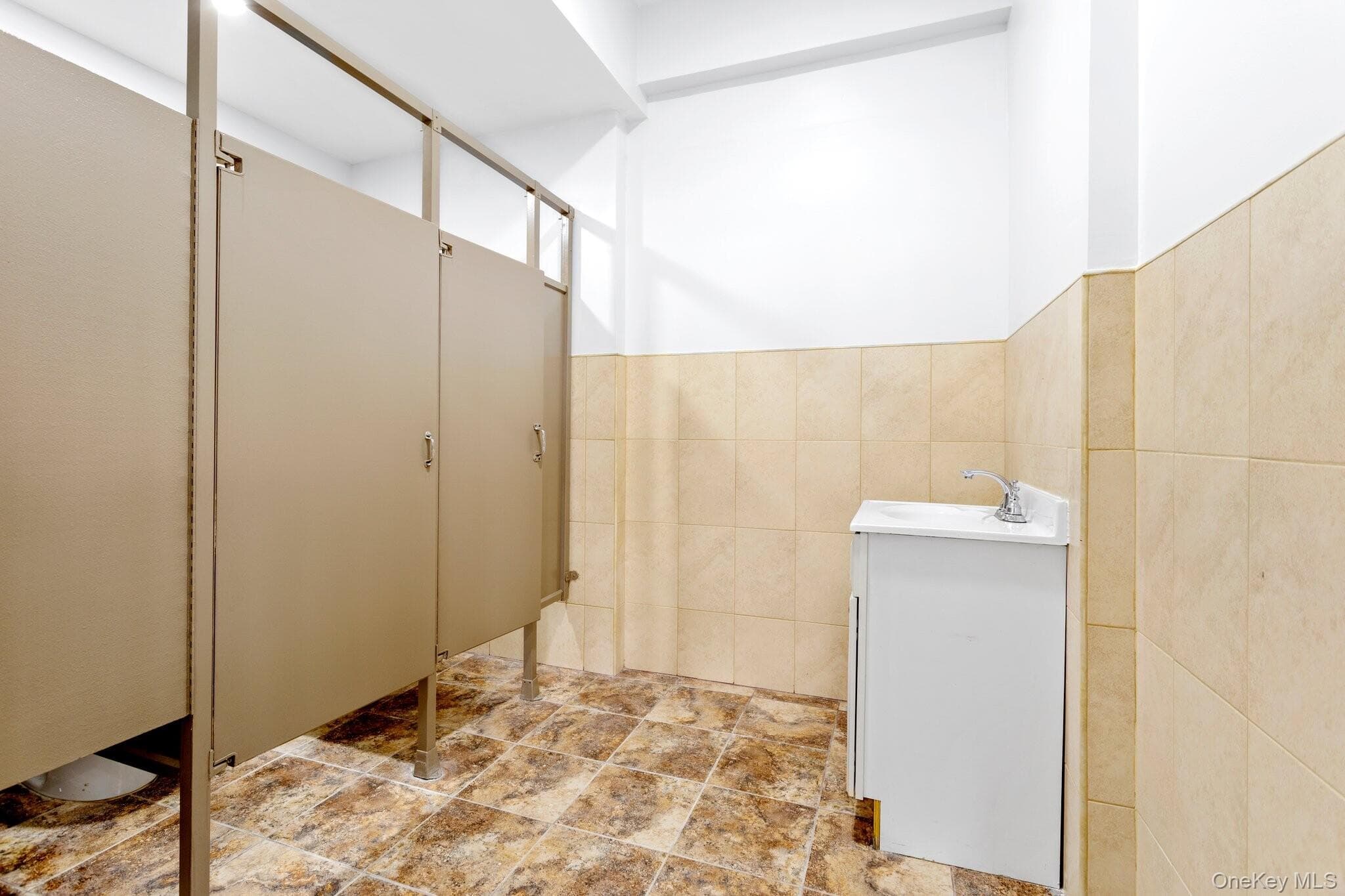 1200 Hempstead Turnpike Unit: A thumbnail 9