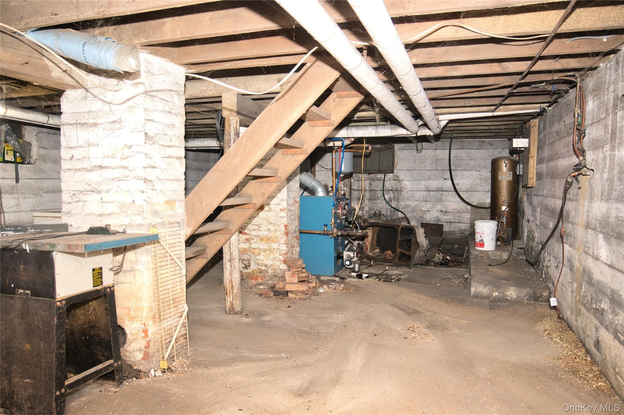 256 Round Hill Road thumbnail 11