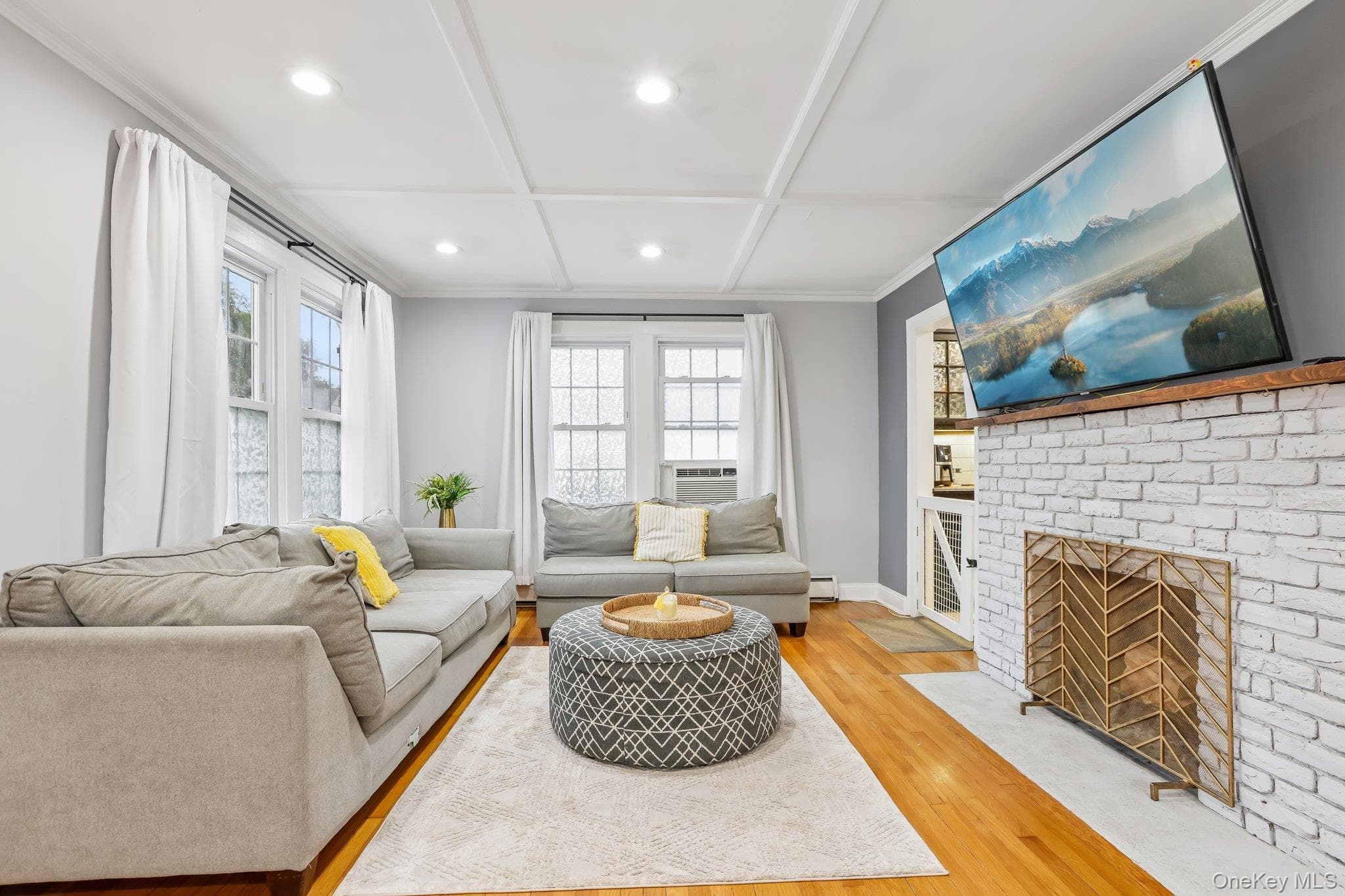 52 Prairie Avenue thumbnail 3