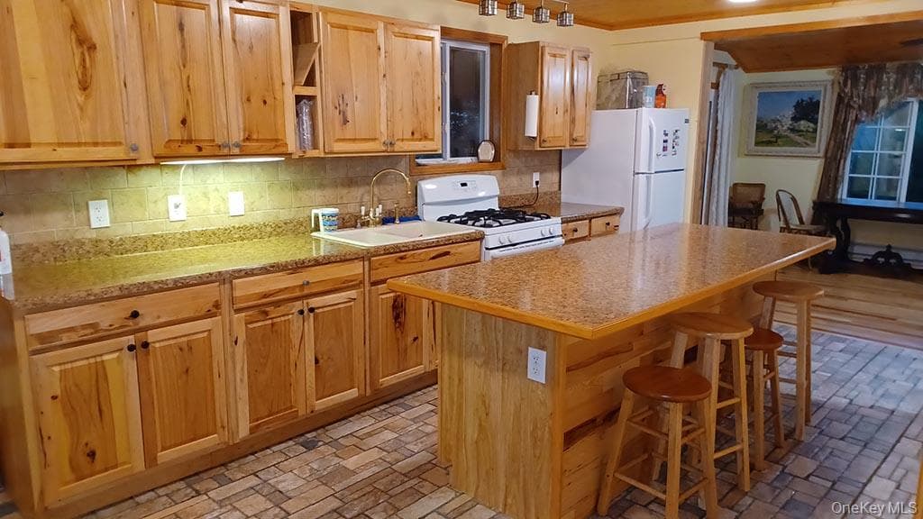 26 Maple Avenue thumbnail 16