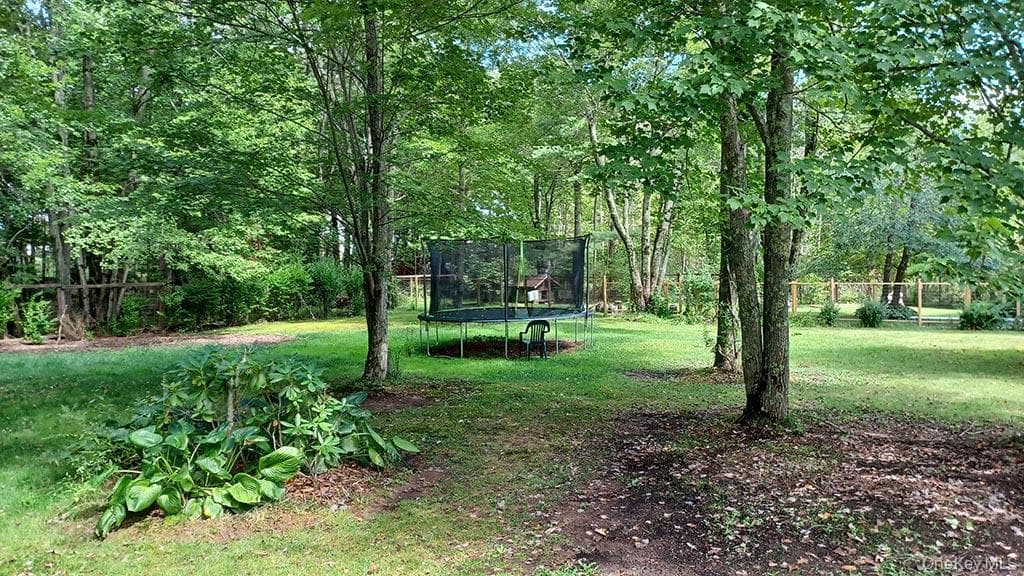 26 Maple Avenue thumbnail 15