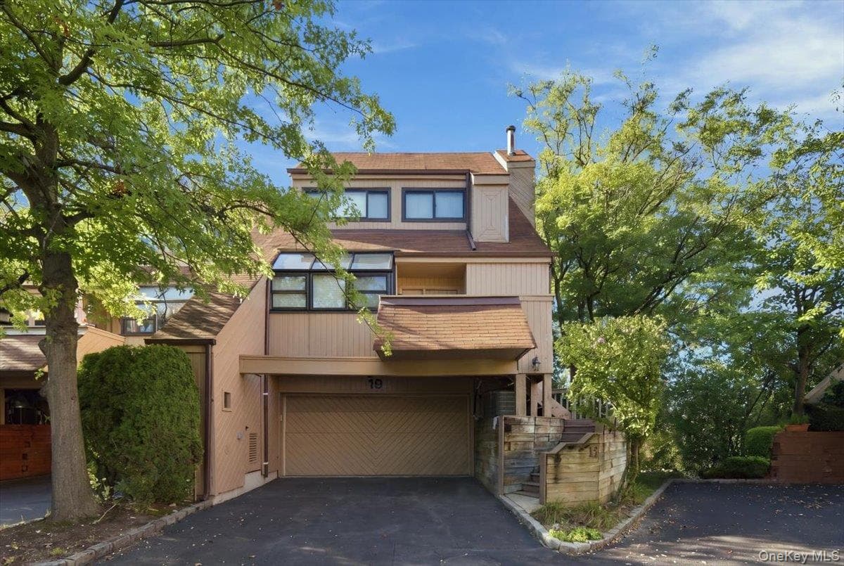 19 John Bean Court photo 1