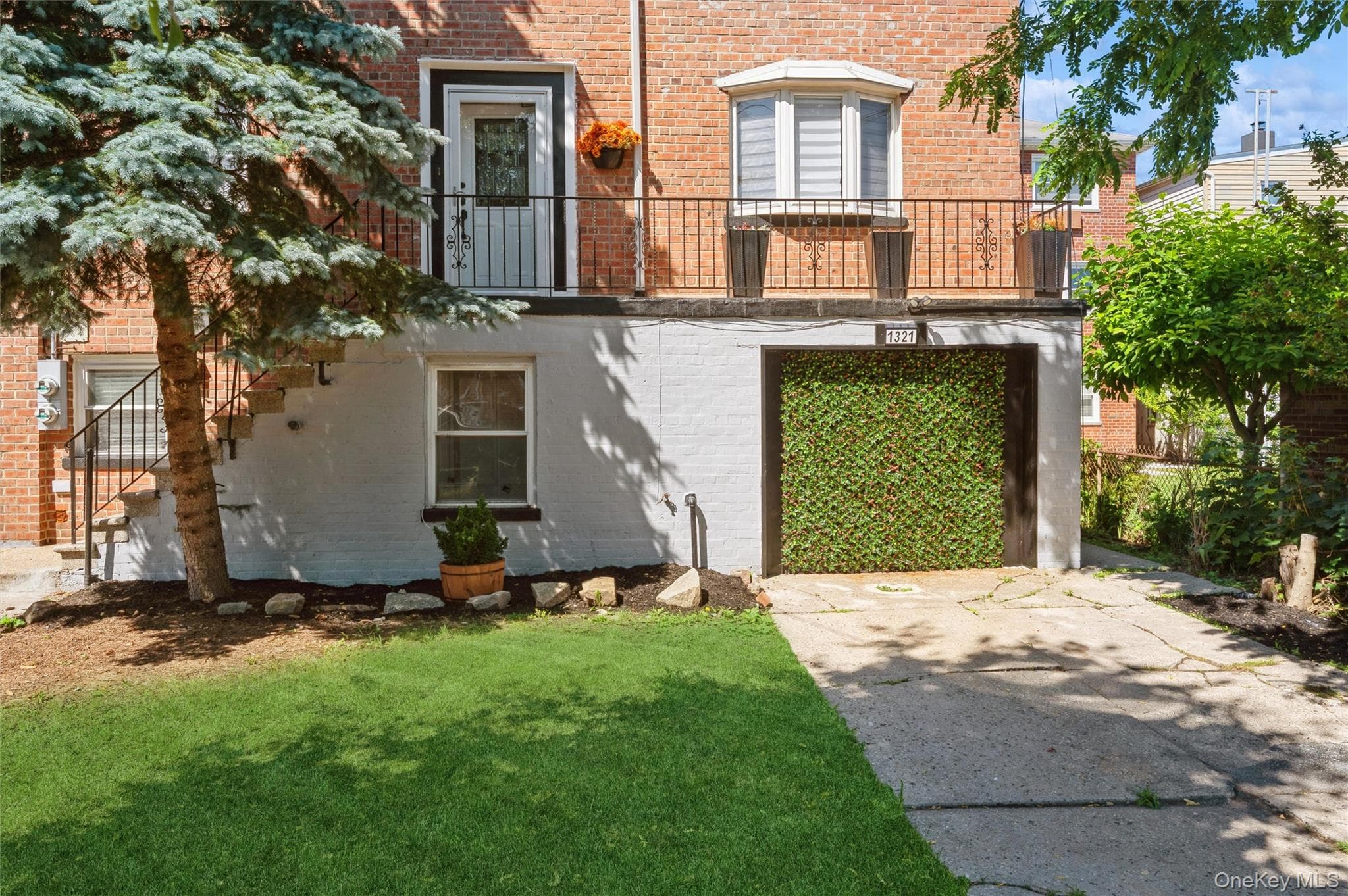 1321 Gillespie Avenue photo 1