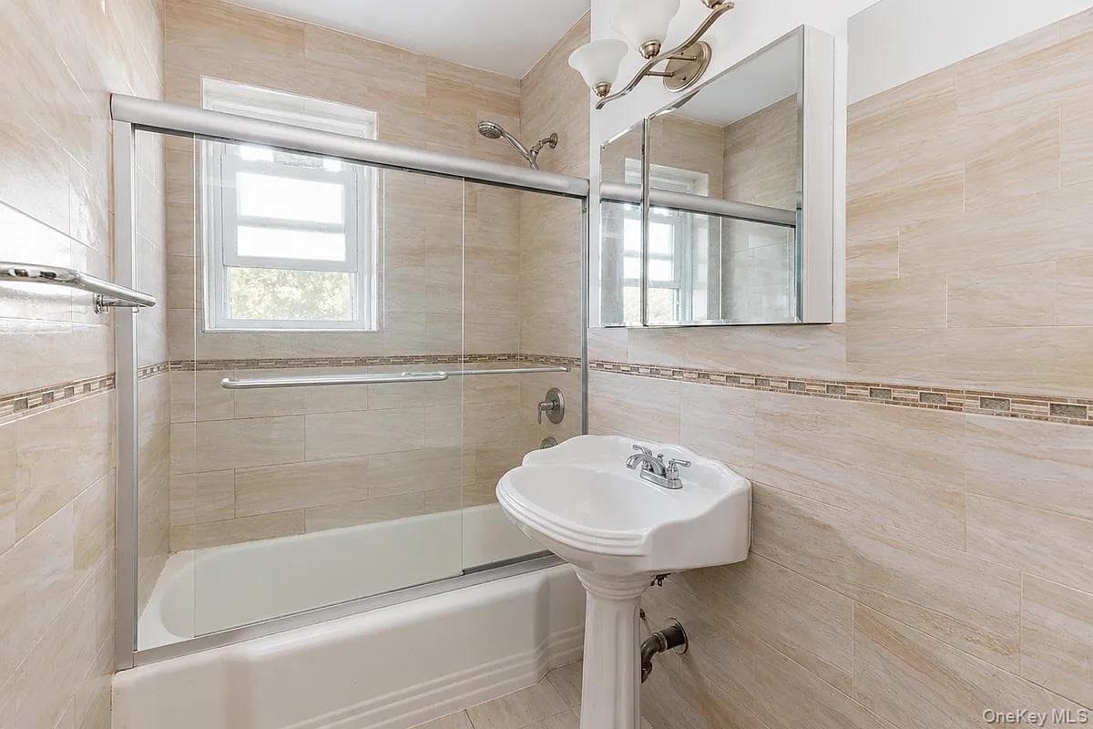 66-92 Selfridge St Unit: 3J thumbnail 4