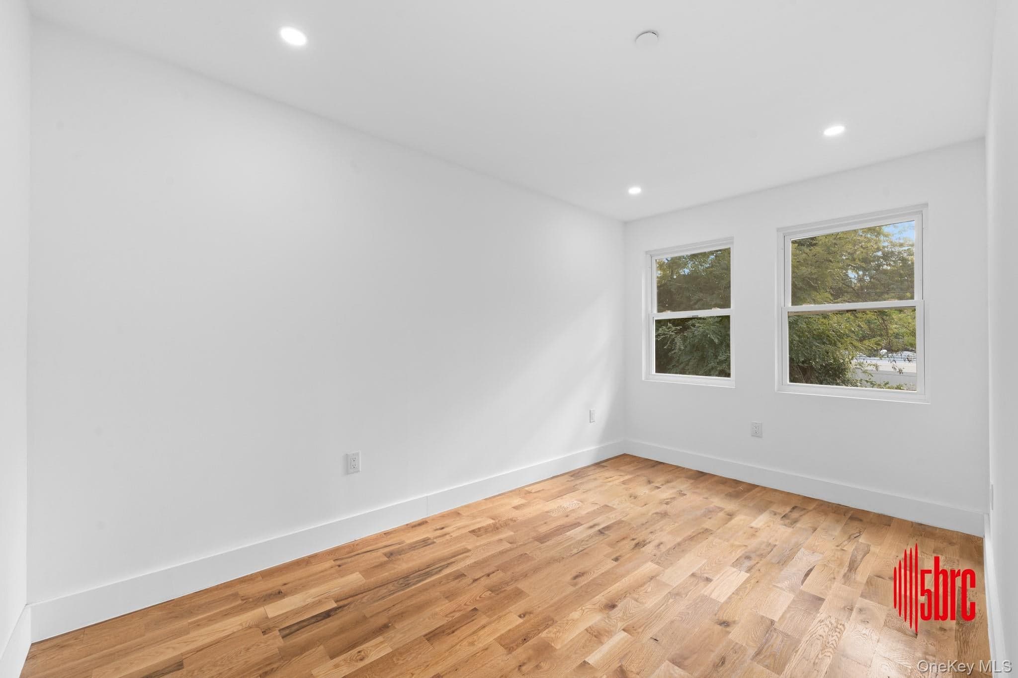1116 Blake Avenue thumbnail 13