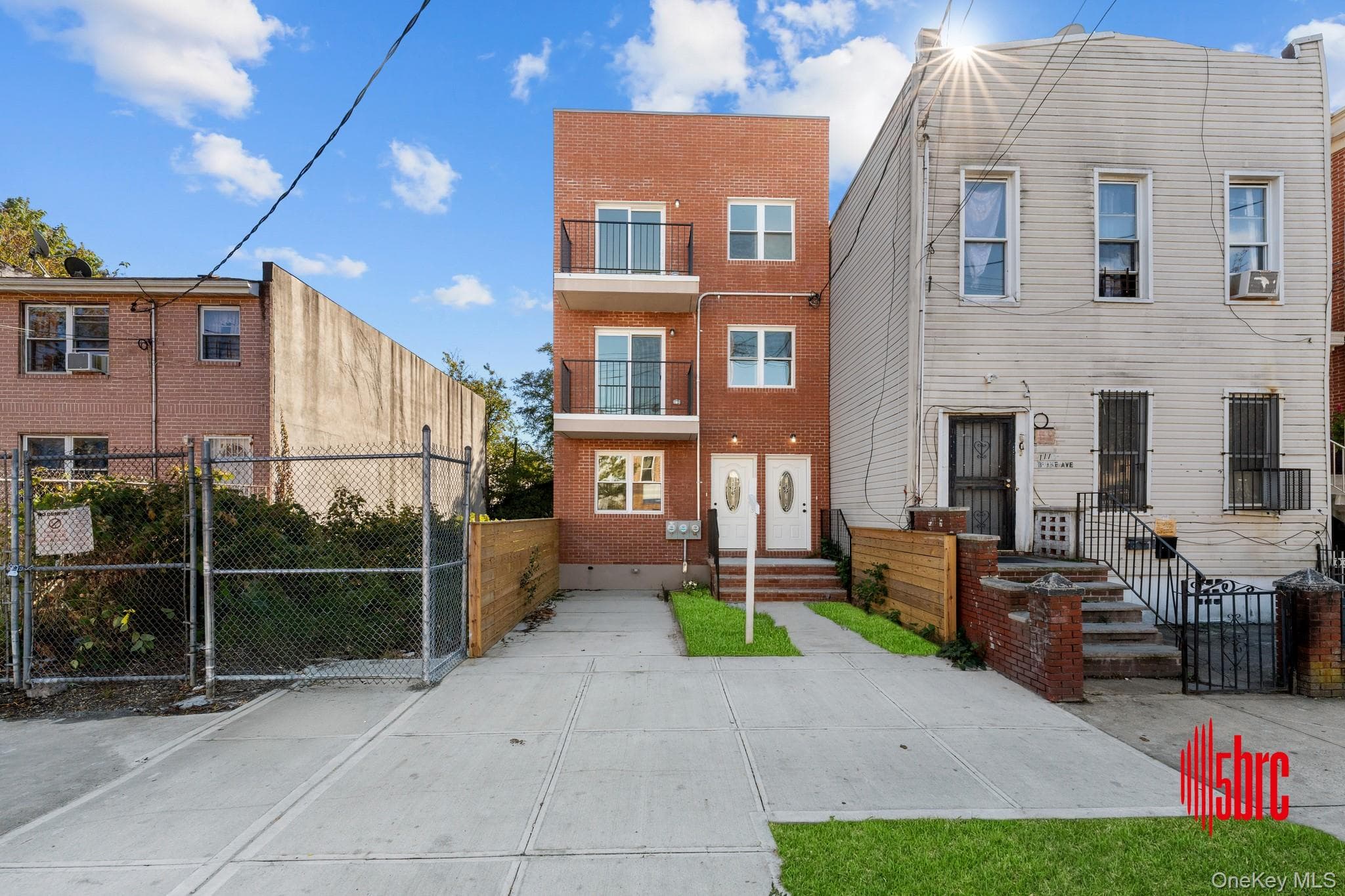 1116 Blake Avenue photo 1