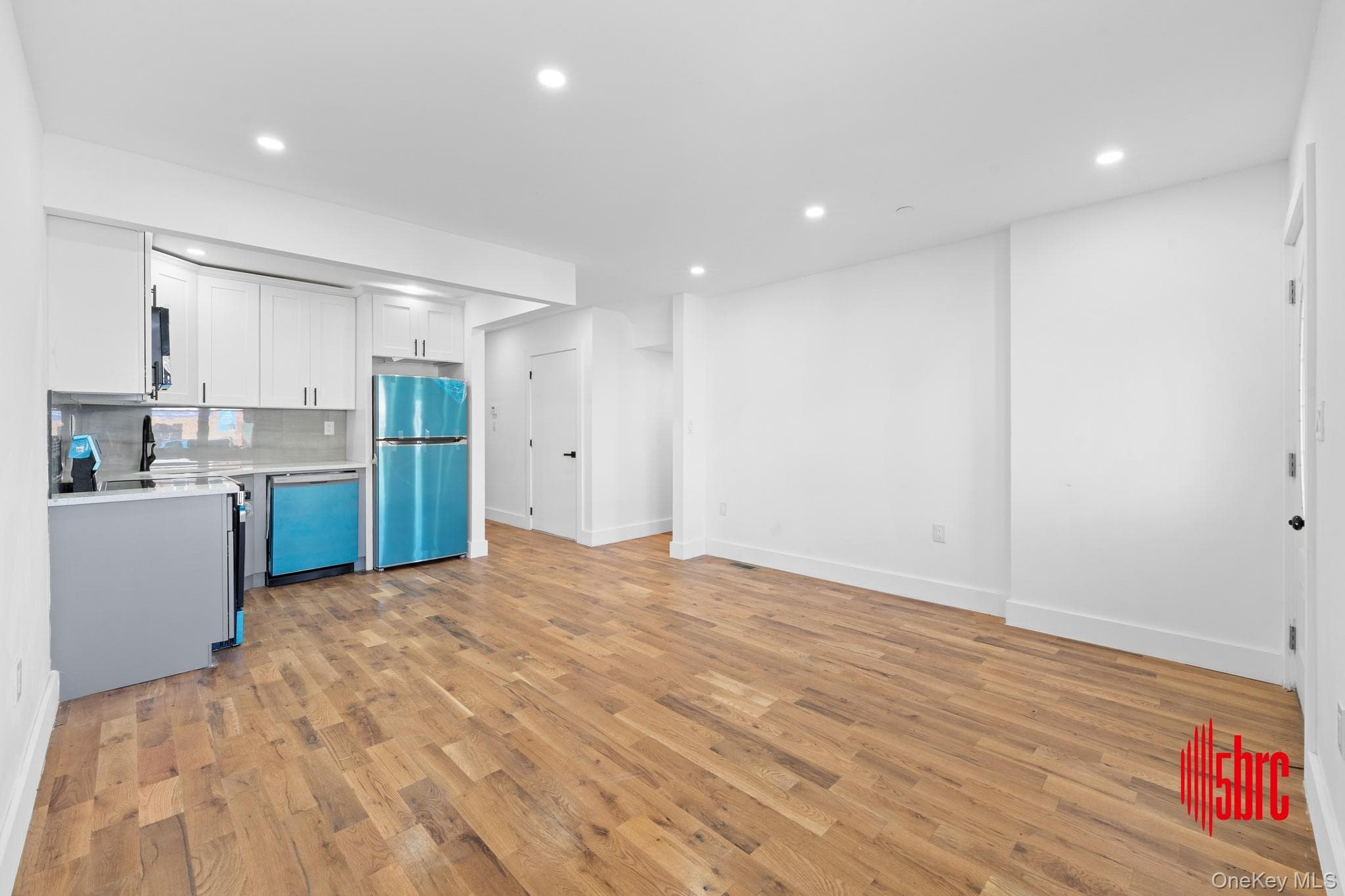 1116 Blake Avenue thumbnail 5