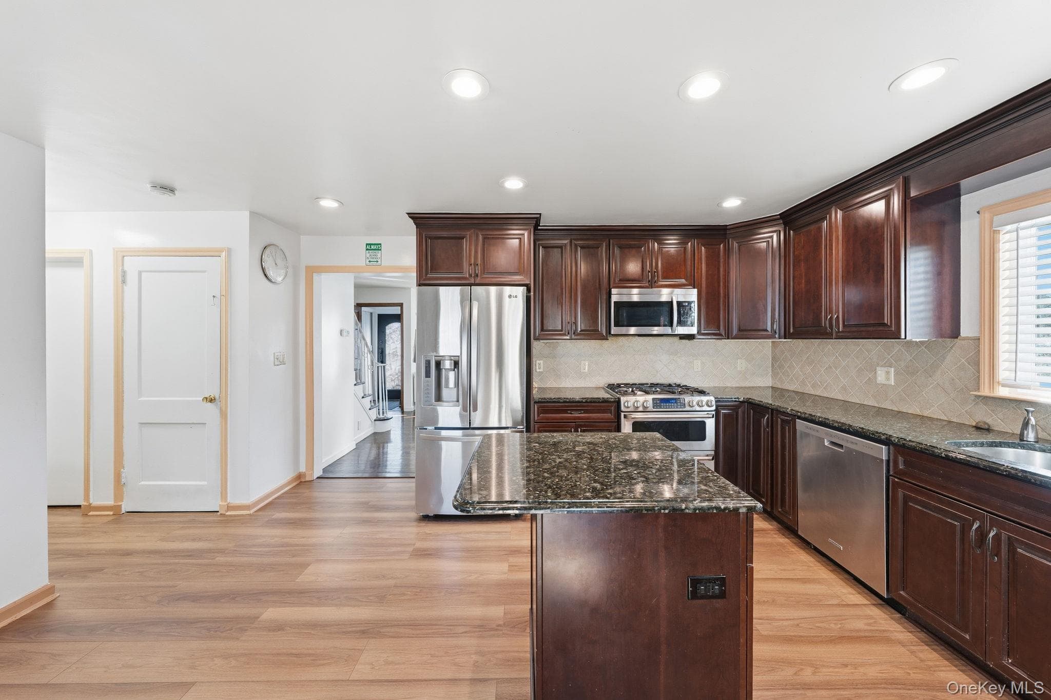 295 Union Avenue thumbnail 3