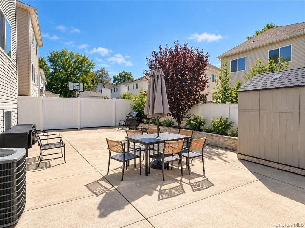 440 Eltingville Boulevard thumbnail 19