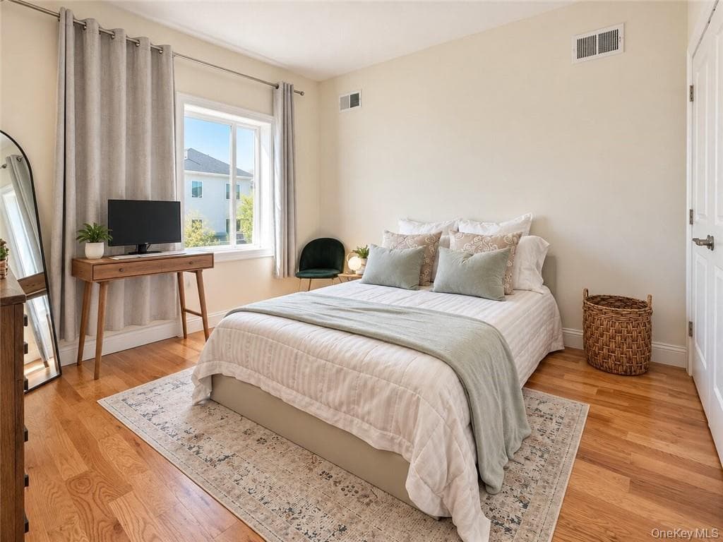 440 Eltingville Boulevard thumbnail 10