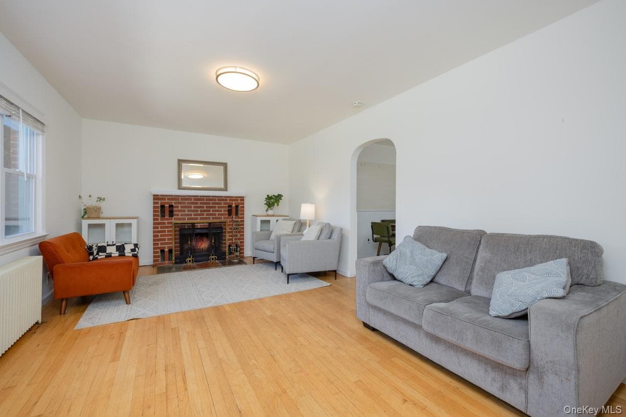 8 Deforest Avenue thumbnail 5