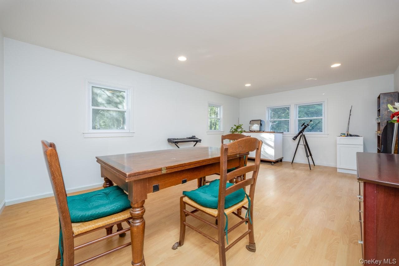 8 Deforest Avenue thumbnail 9