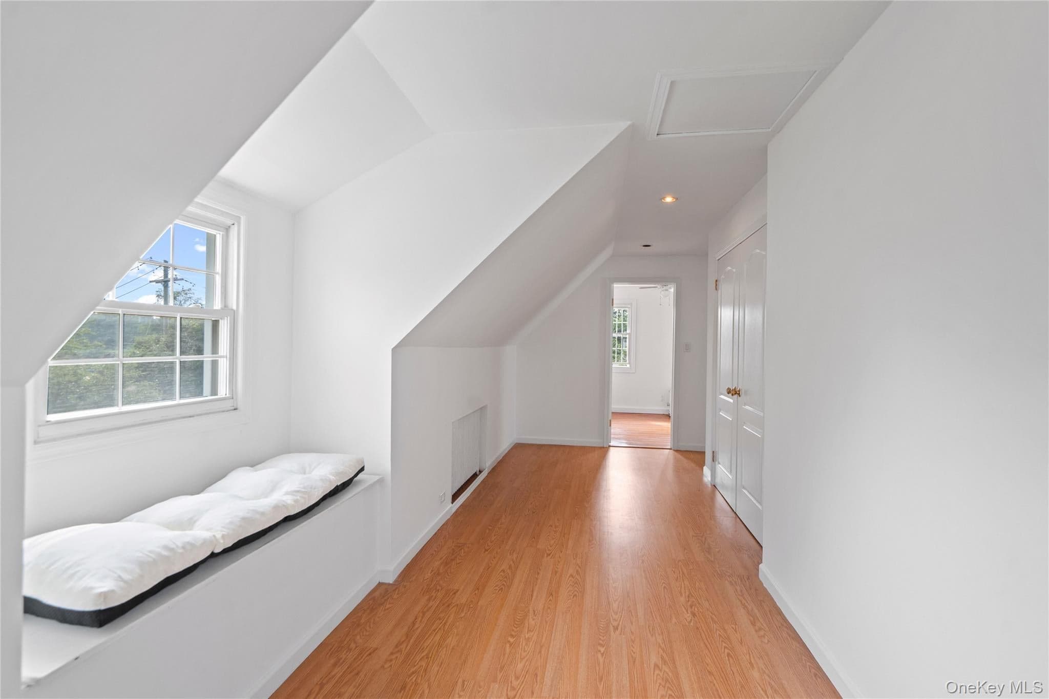 466 Croyden Road thumbnail 12
