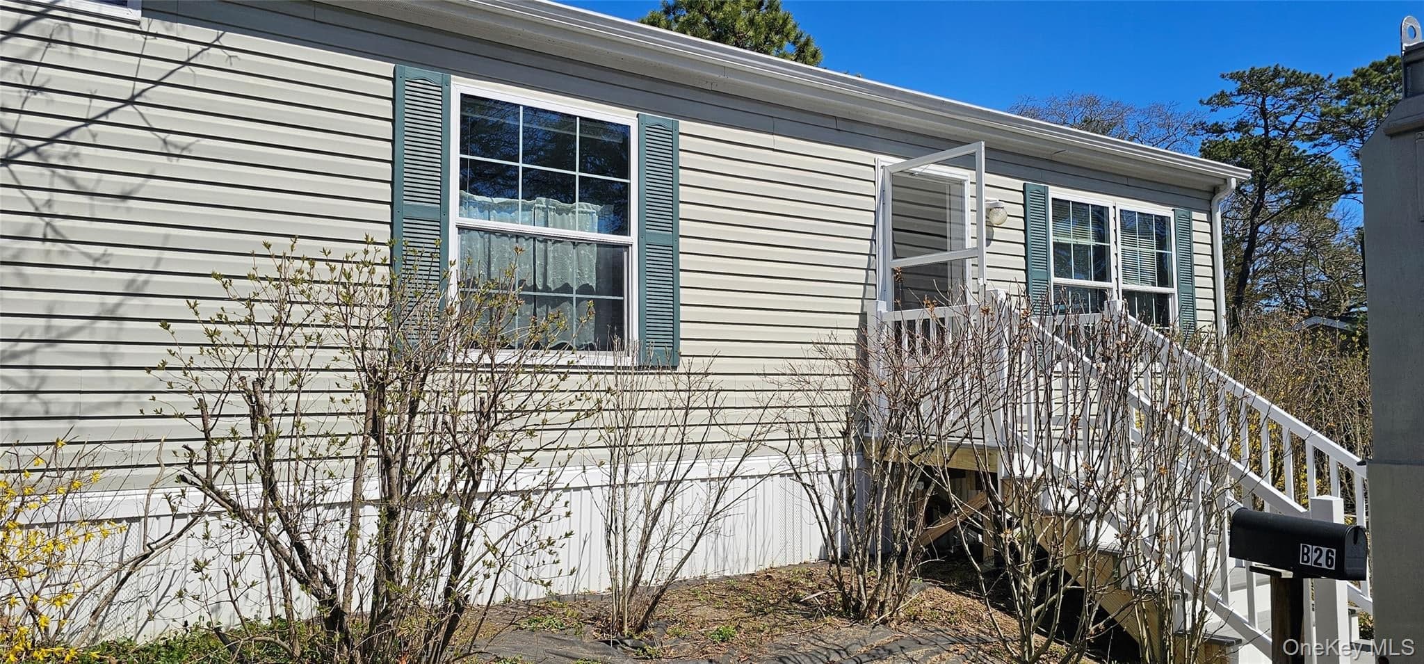 525-B26 Riverleigh Avenue Unit: B26, Riverhead