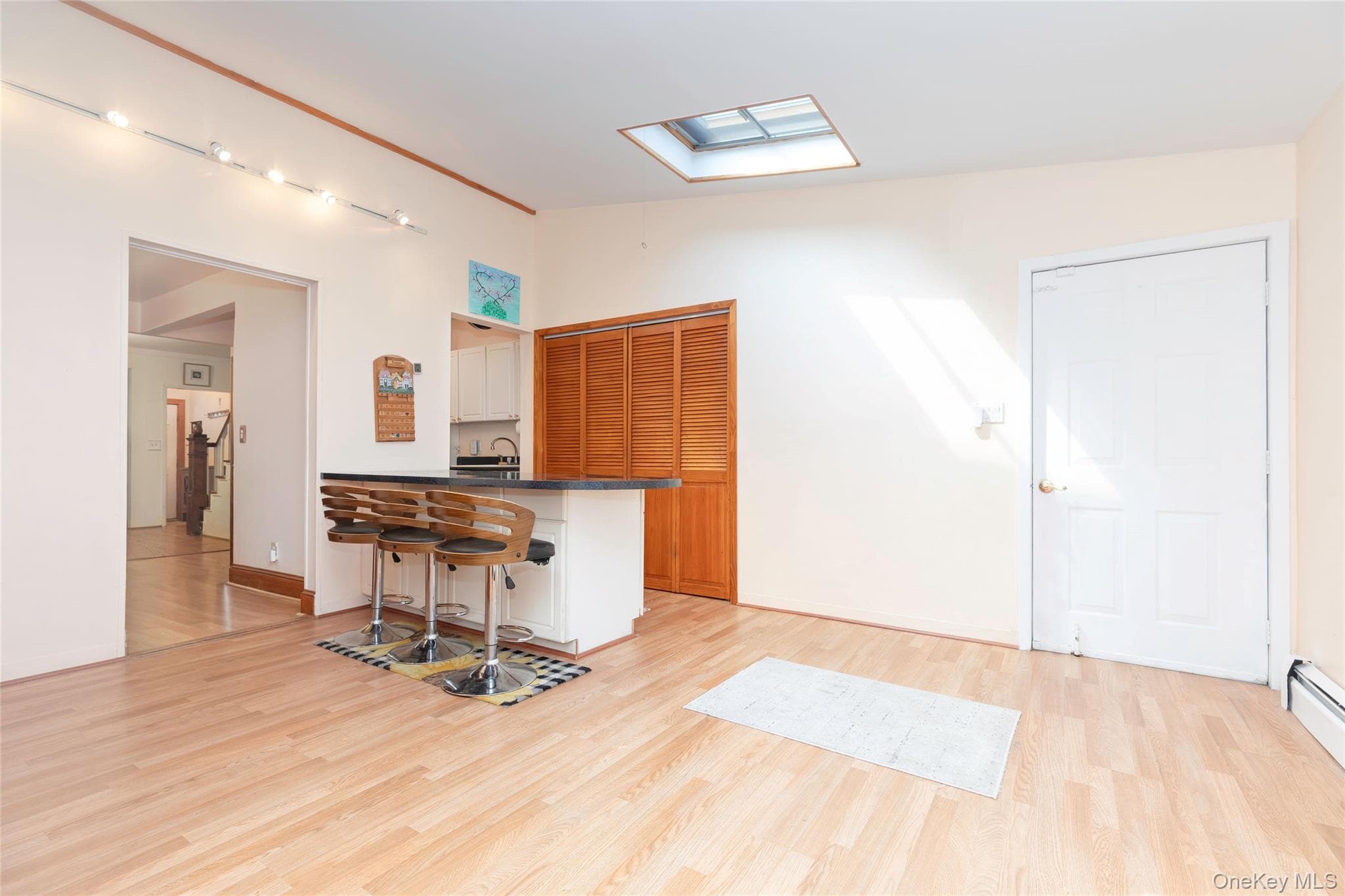 2036 Hobart Avenue thumbnail 5