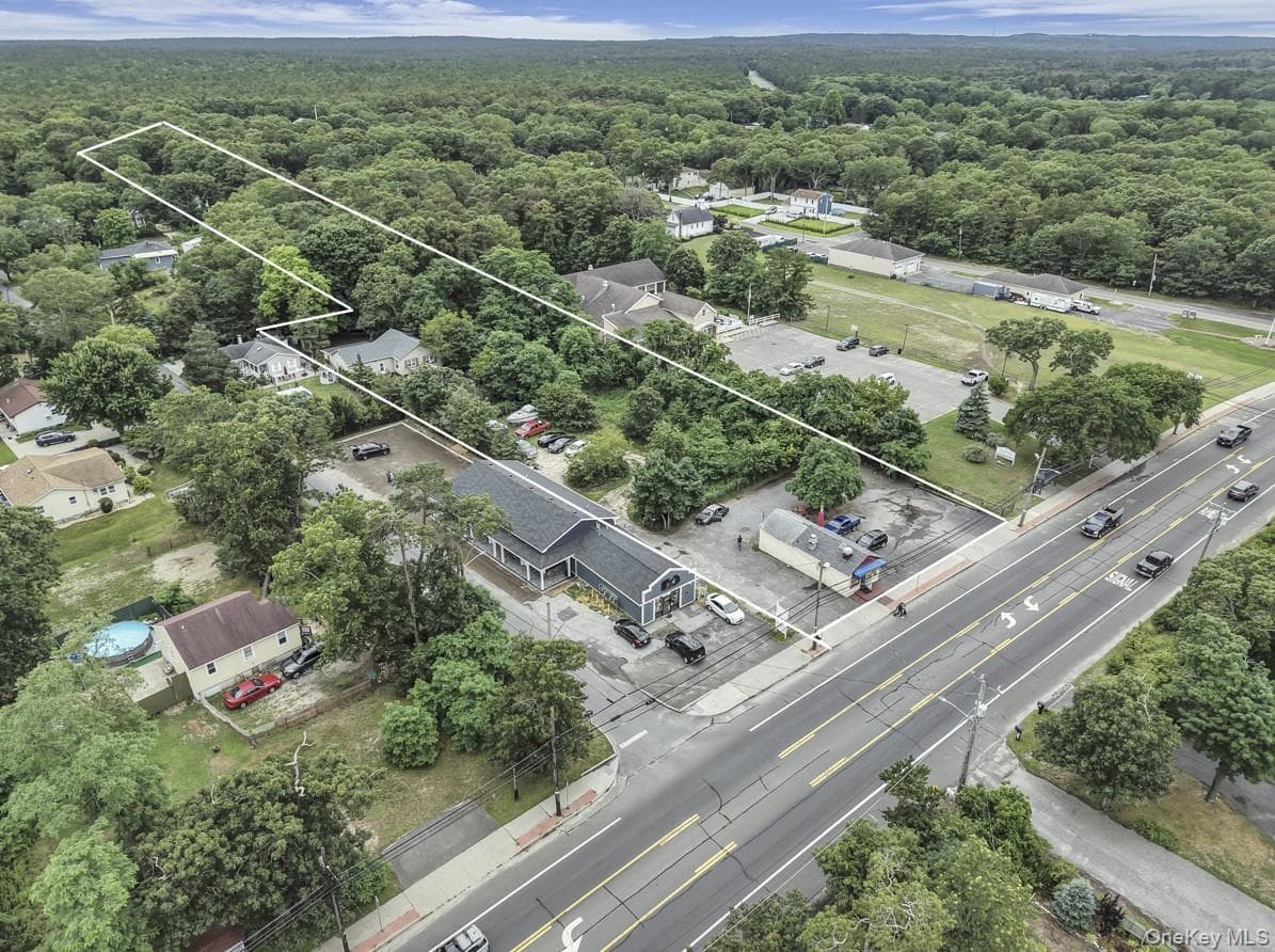 669 Flanders Road photo 1