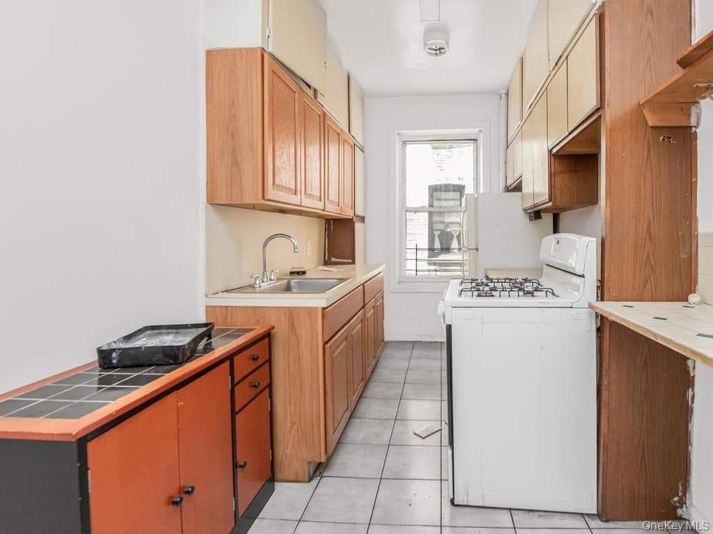 2081 Cruger Avenue Unit: 4C thumbnail 3