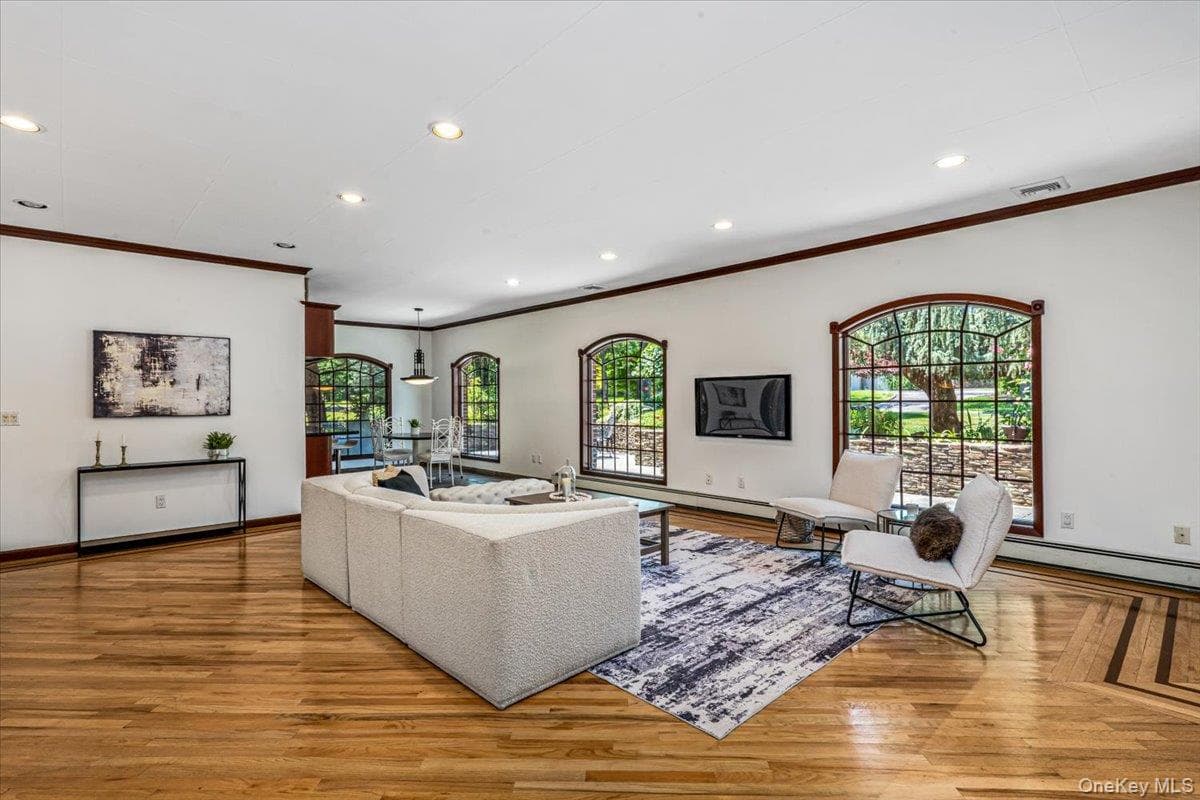 86 Dorchester Drive thumbnail 8