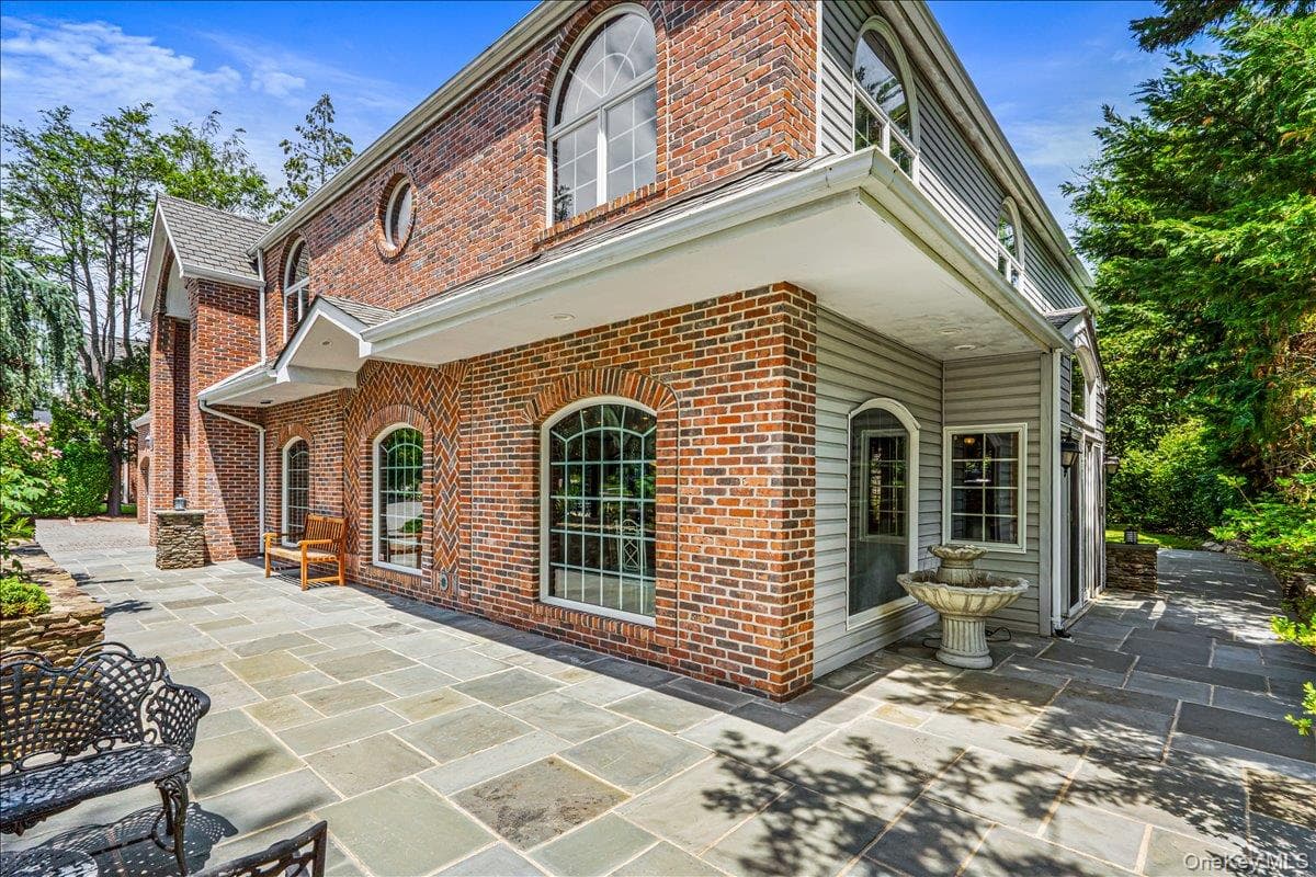 86 Dorchester Drive thumbnail 3