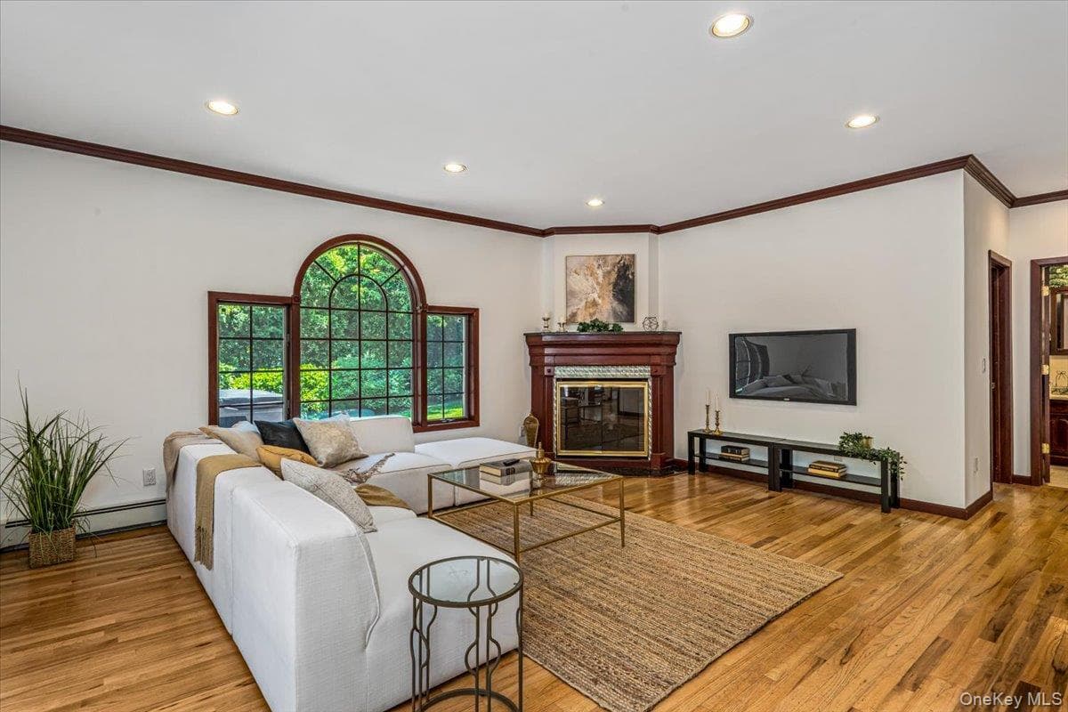 86 Dorchester Drive thumbnail 15