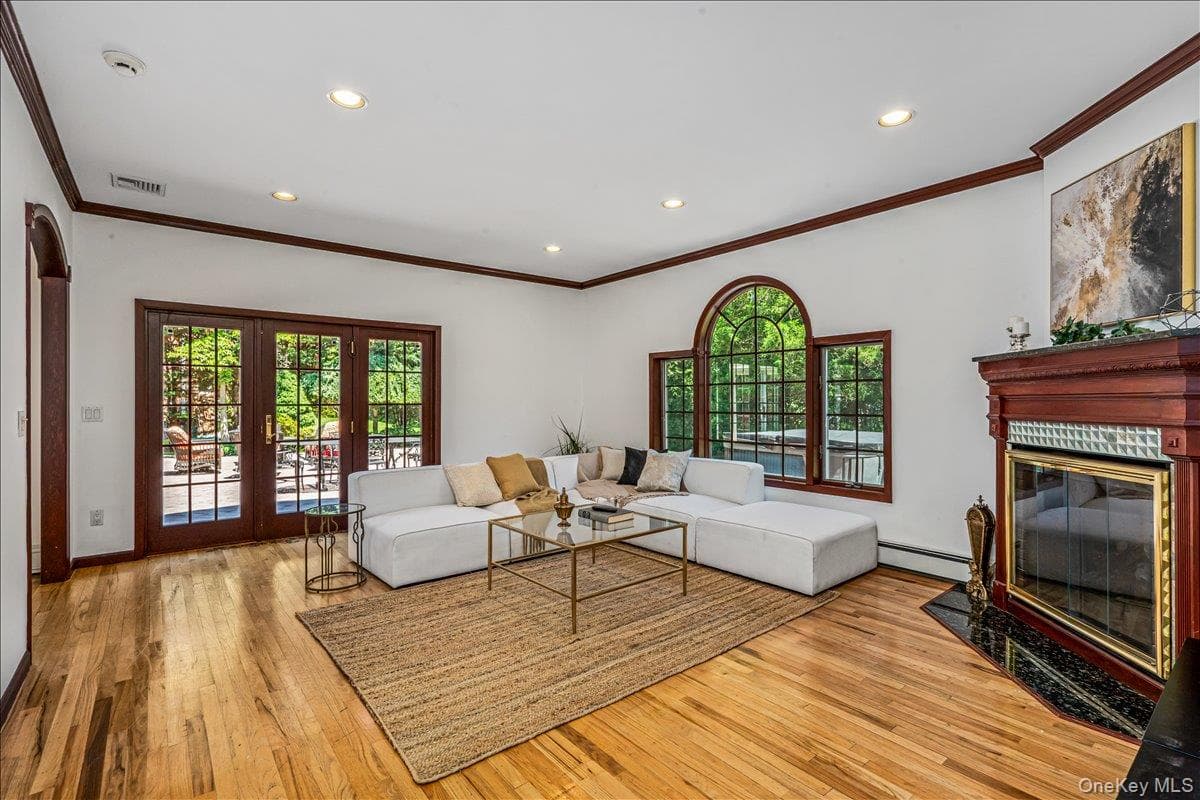 86 Dorchester Drive thumbnail 14