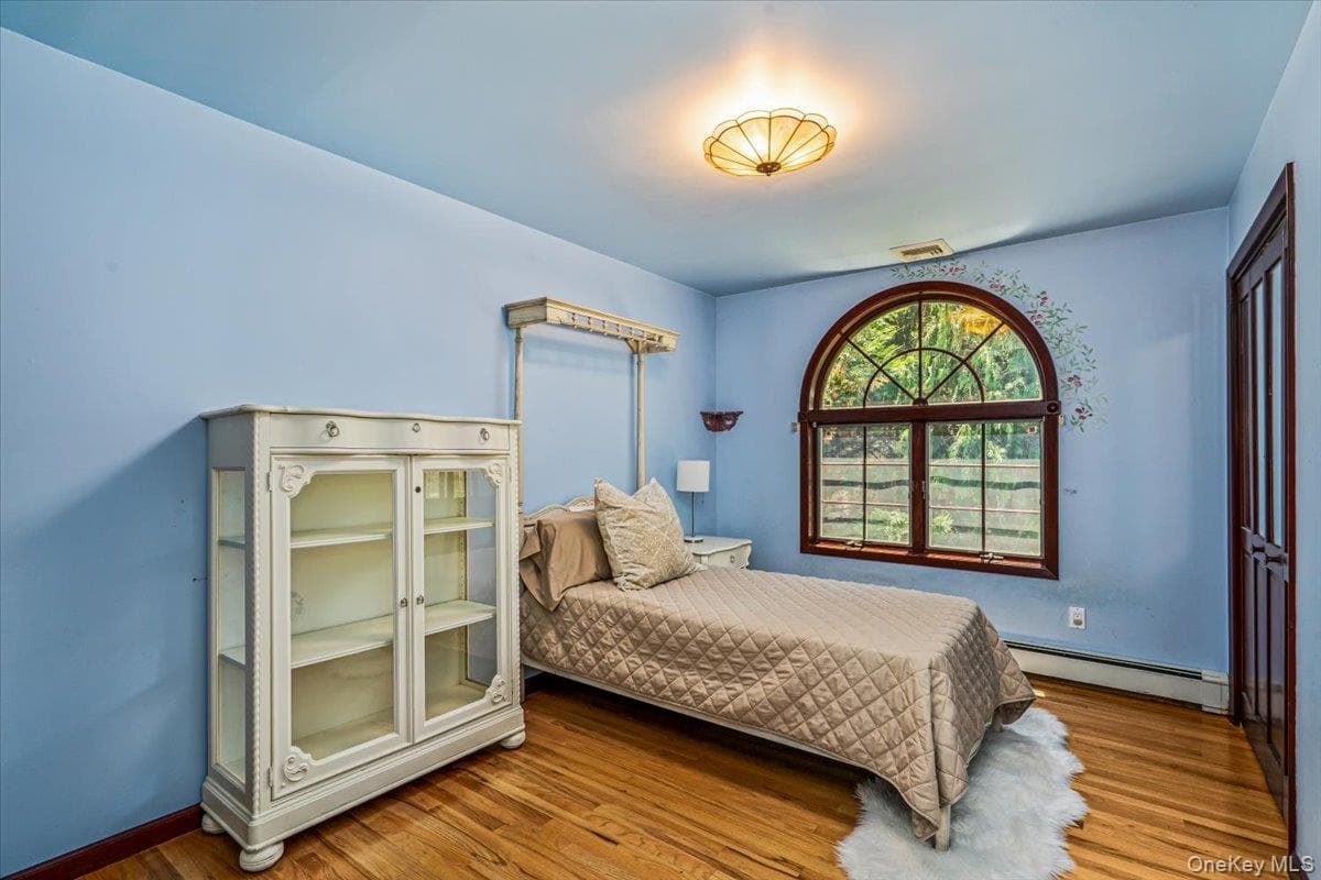 86 Dorchester Drive thumbnail 18