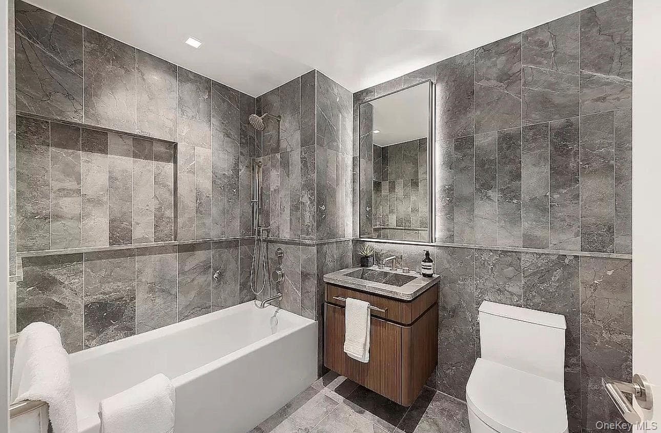 208 Delancey Street Unit: 1B thumbnail 6