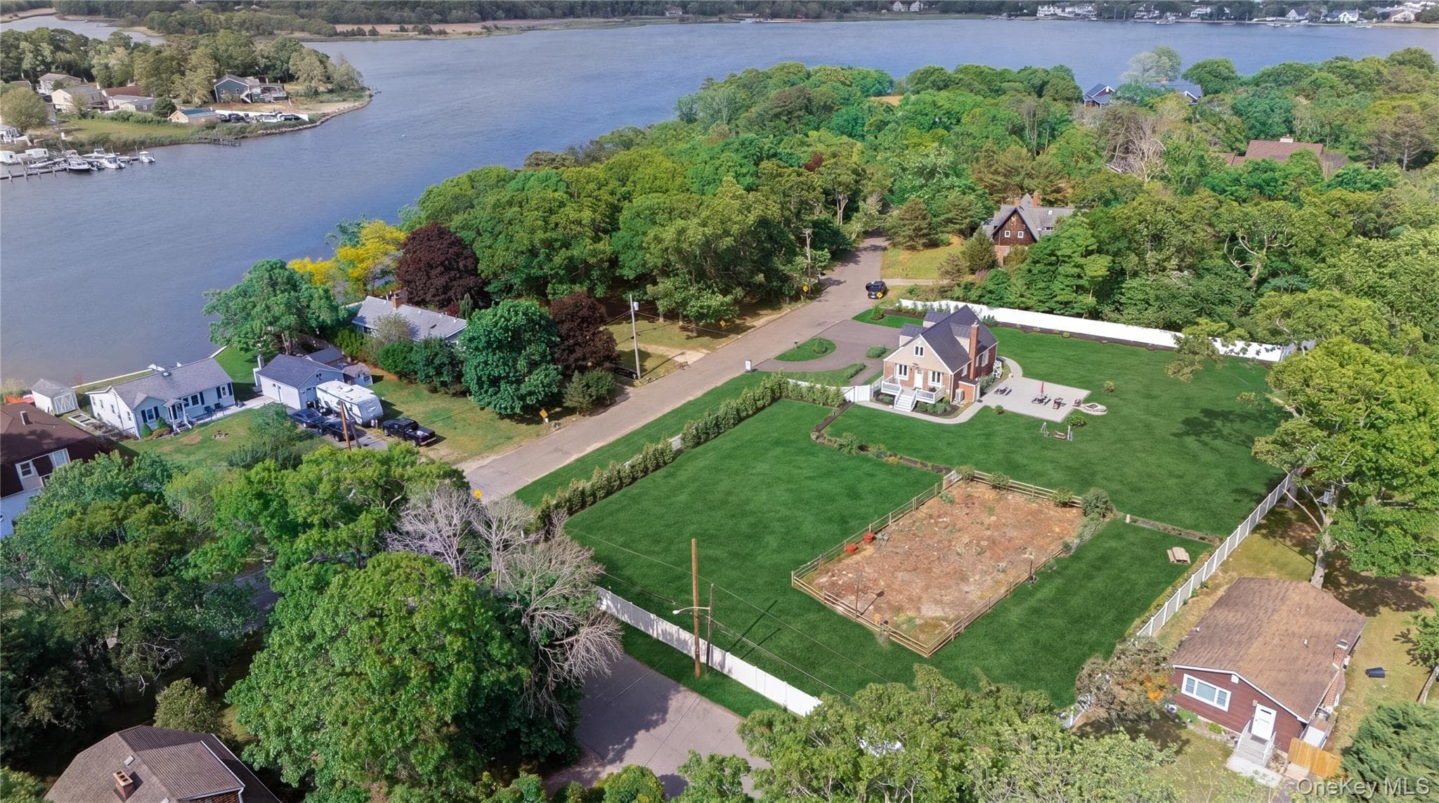 4 Riverside Avenue thumbnail 14