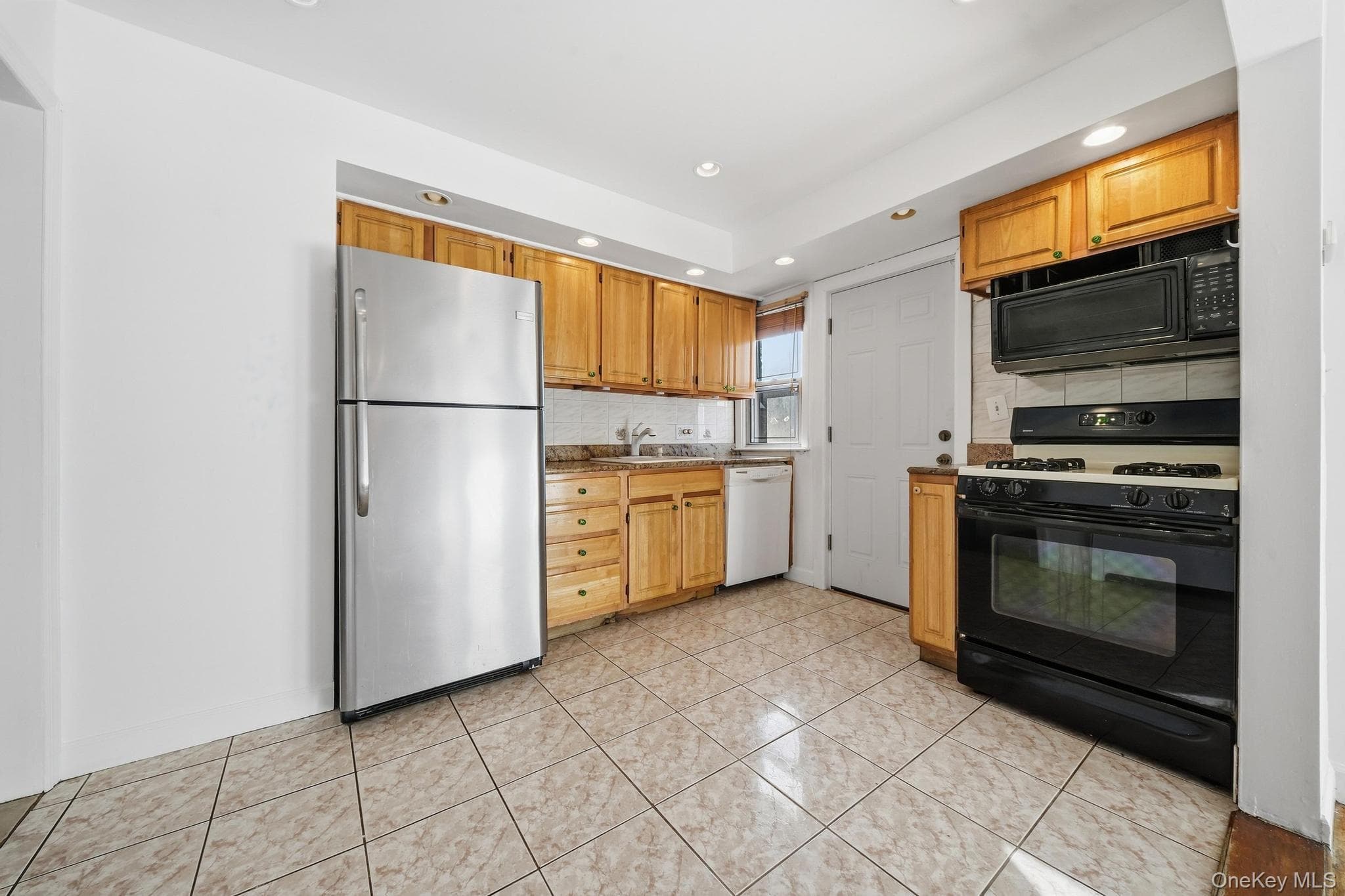 88 Meyer Avenue thumbnail 21