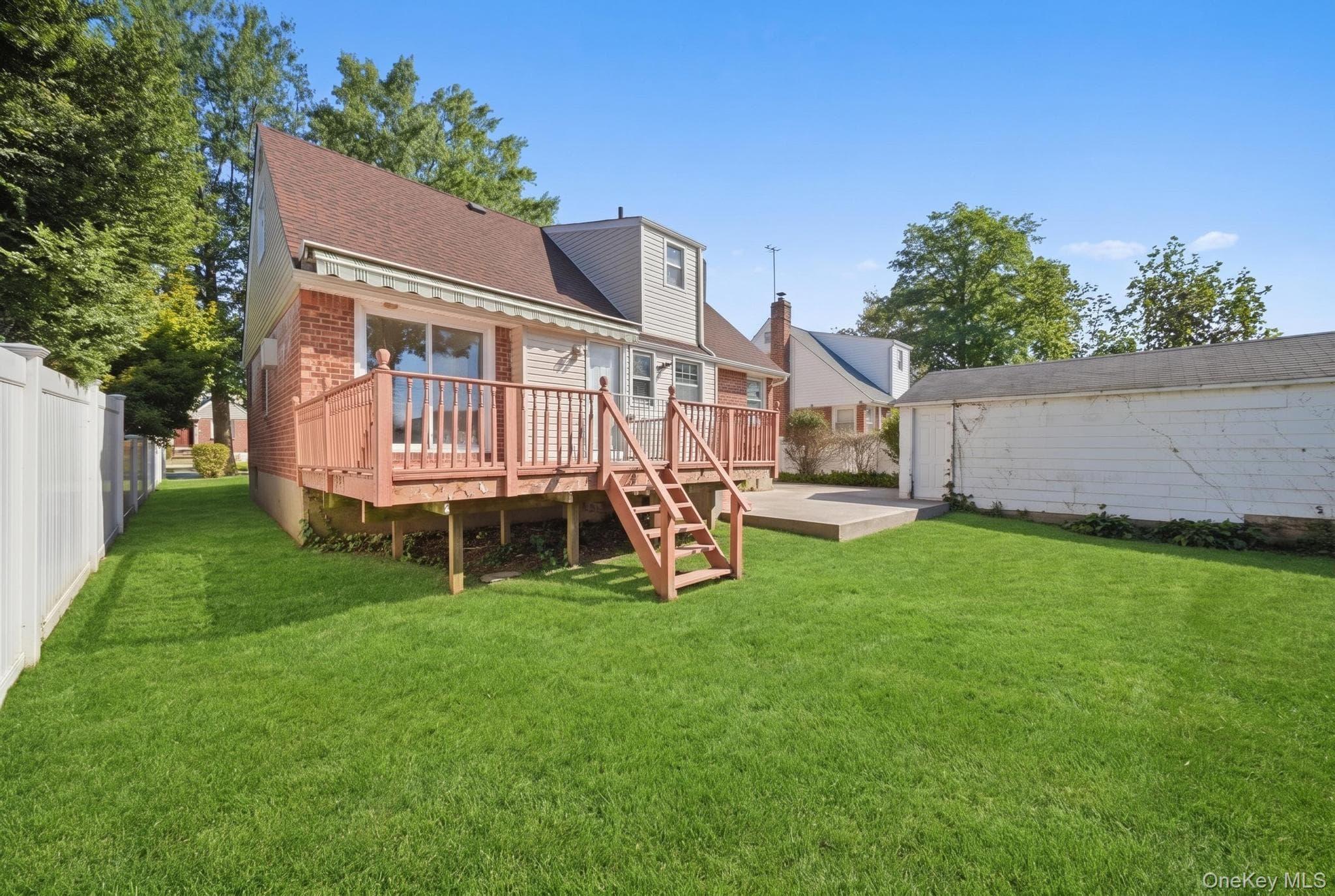 88 Meyer Avenue thumbnail 13