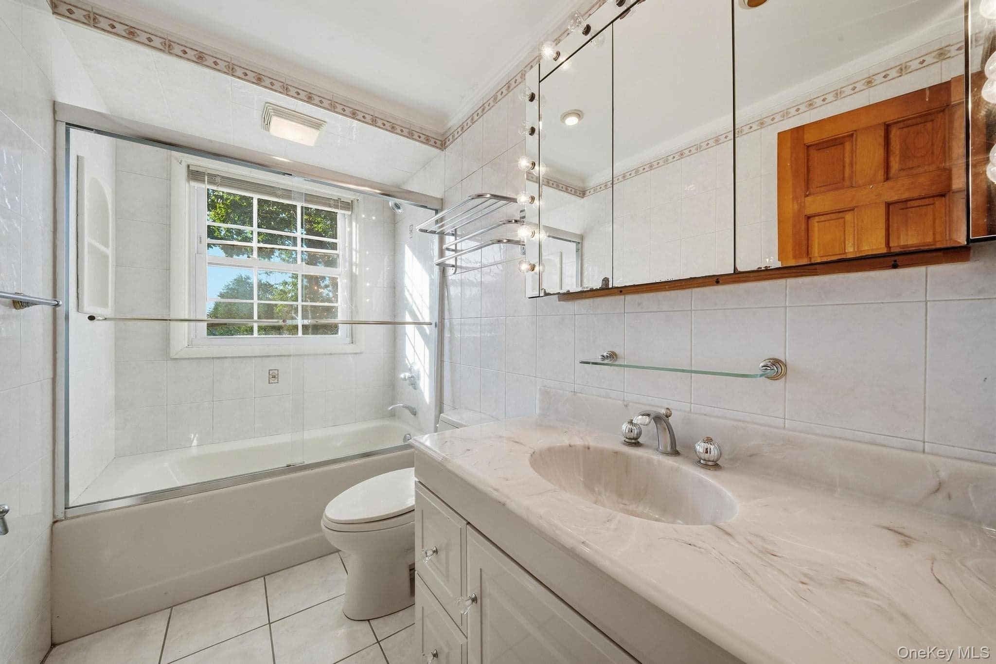 88 Meyer Avenue thumbnail 17