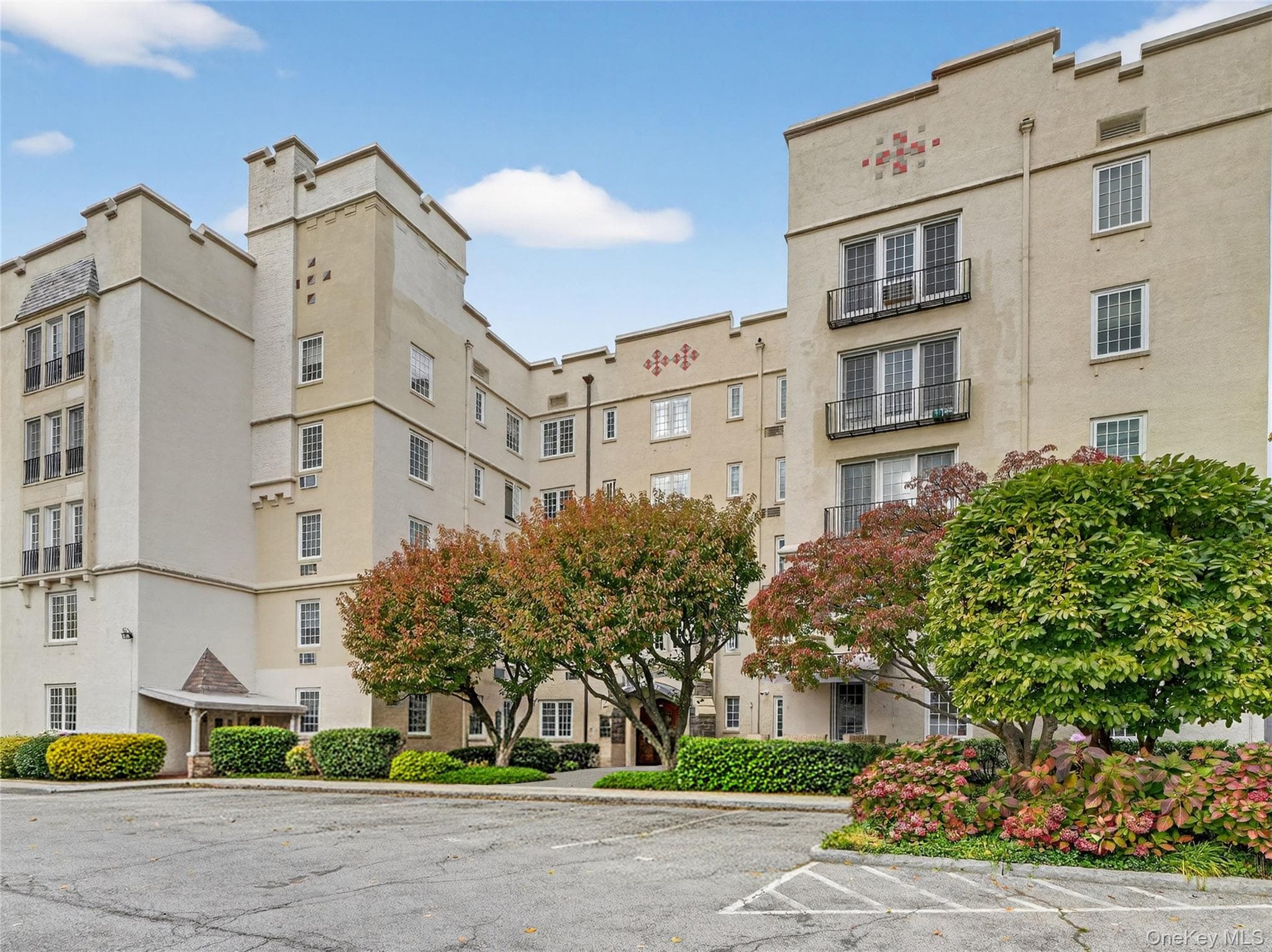 1 Rivermere Unit: 4F thumbnail 2