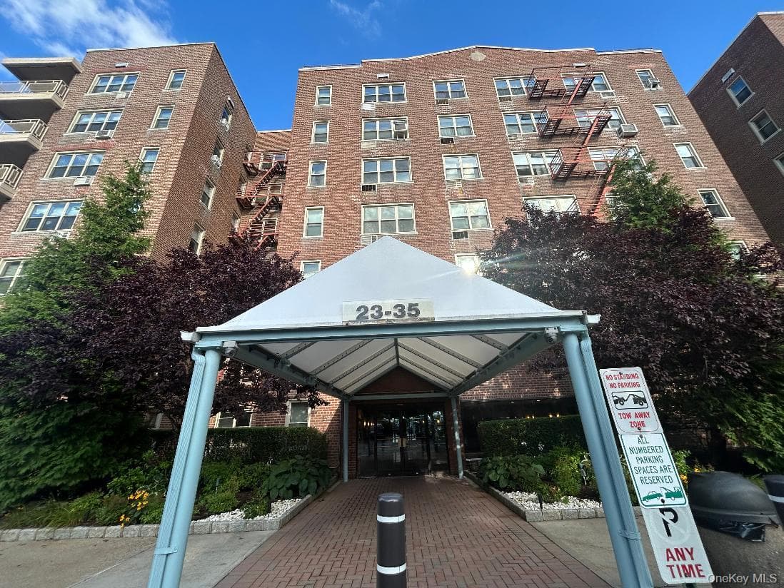 23-35 Bell Boulevard Unit: 3H, Bayside