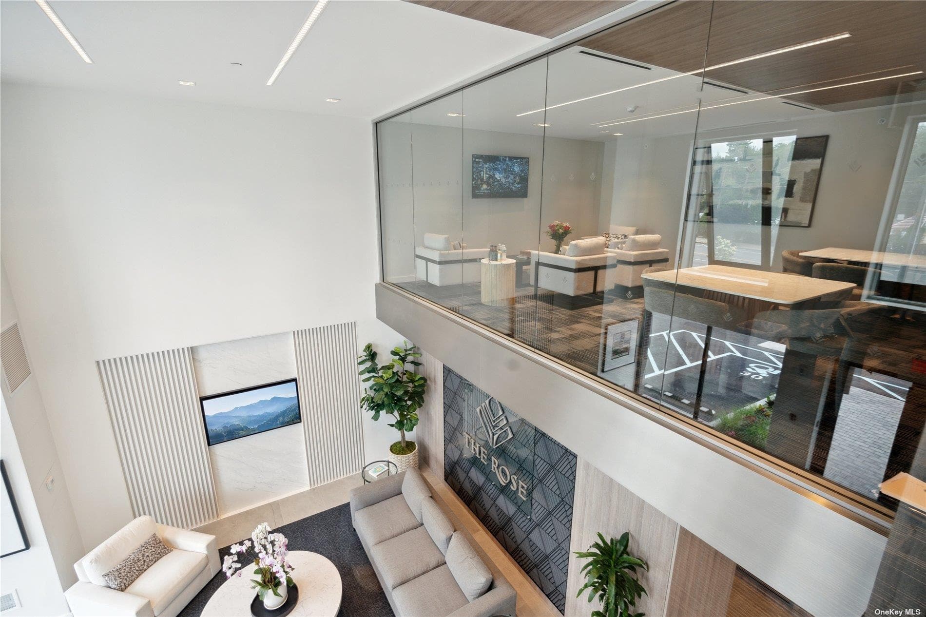 218 Middle Neck Road Unit: 203 thumbnail 6