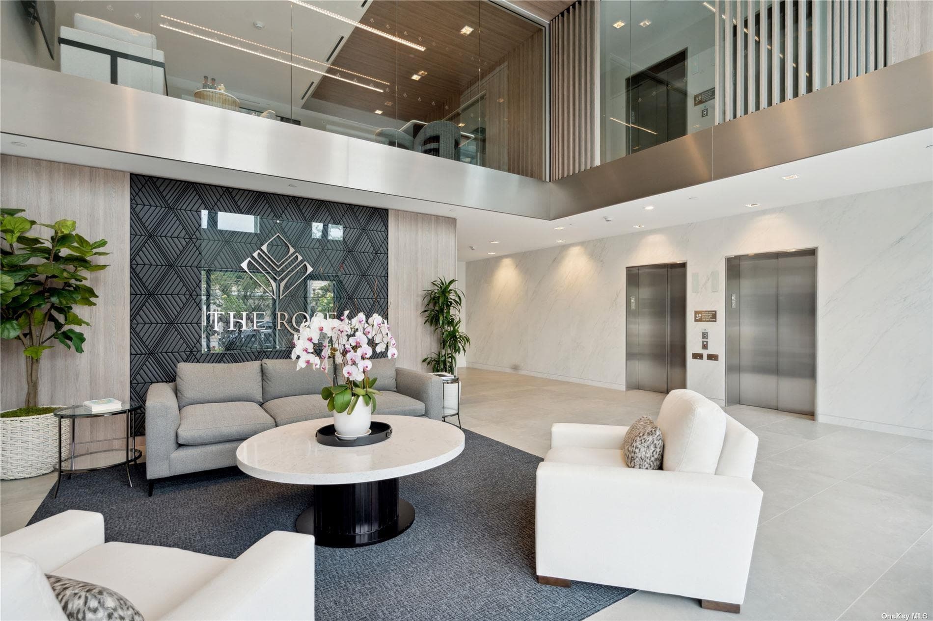 218 Middle Neck Road Unit: 203 thumbnail 4