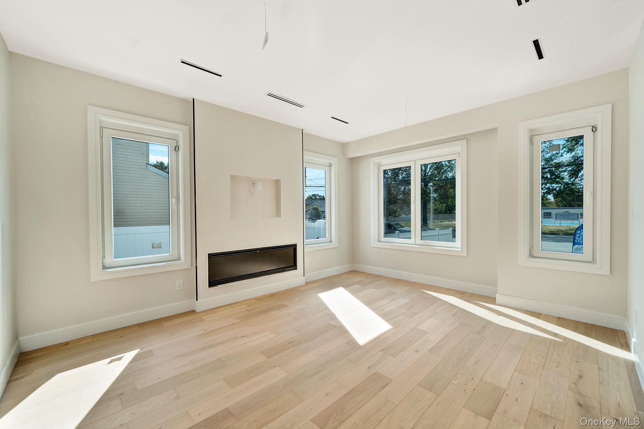 748 Carman Avenue thumbnail 12