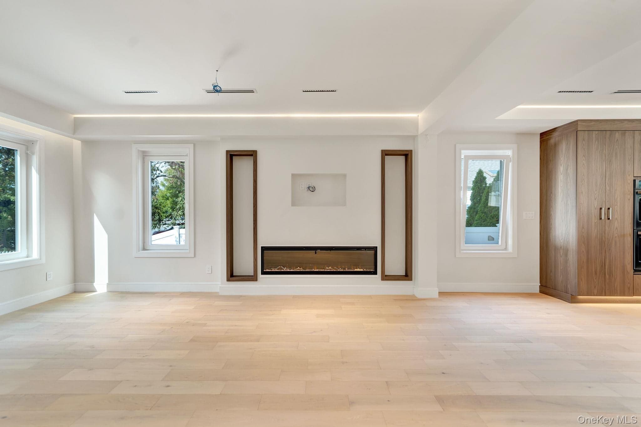 748 Carman Avenue thumbnail 11