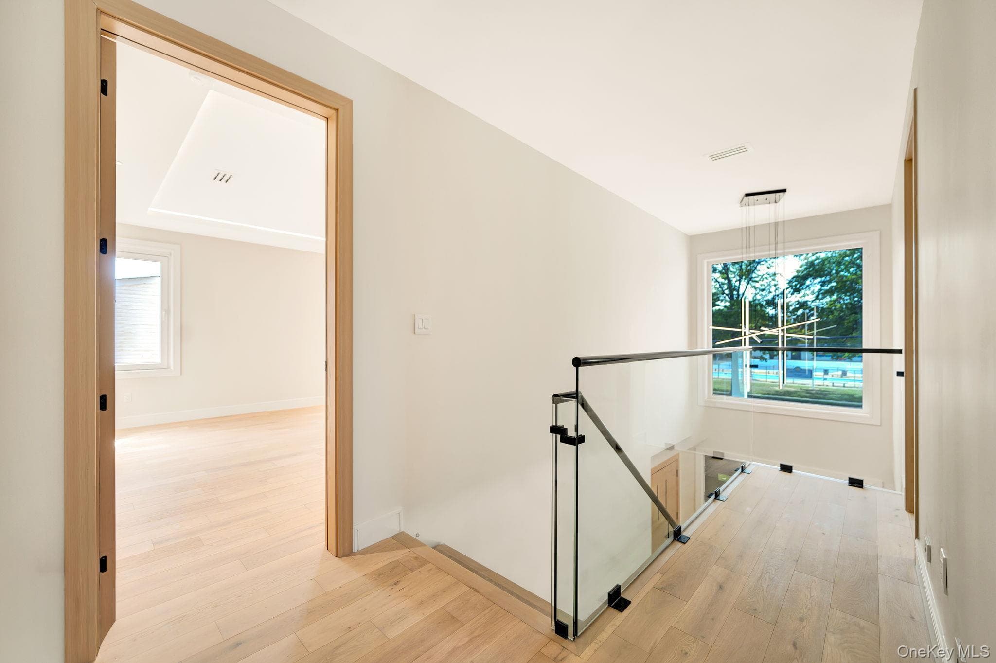 748 Carman Avenue thumbnail 23