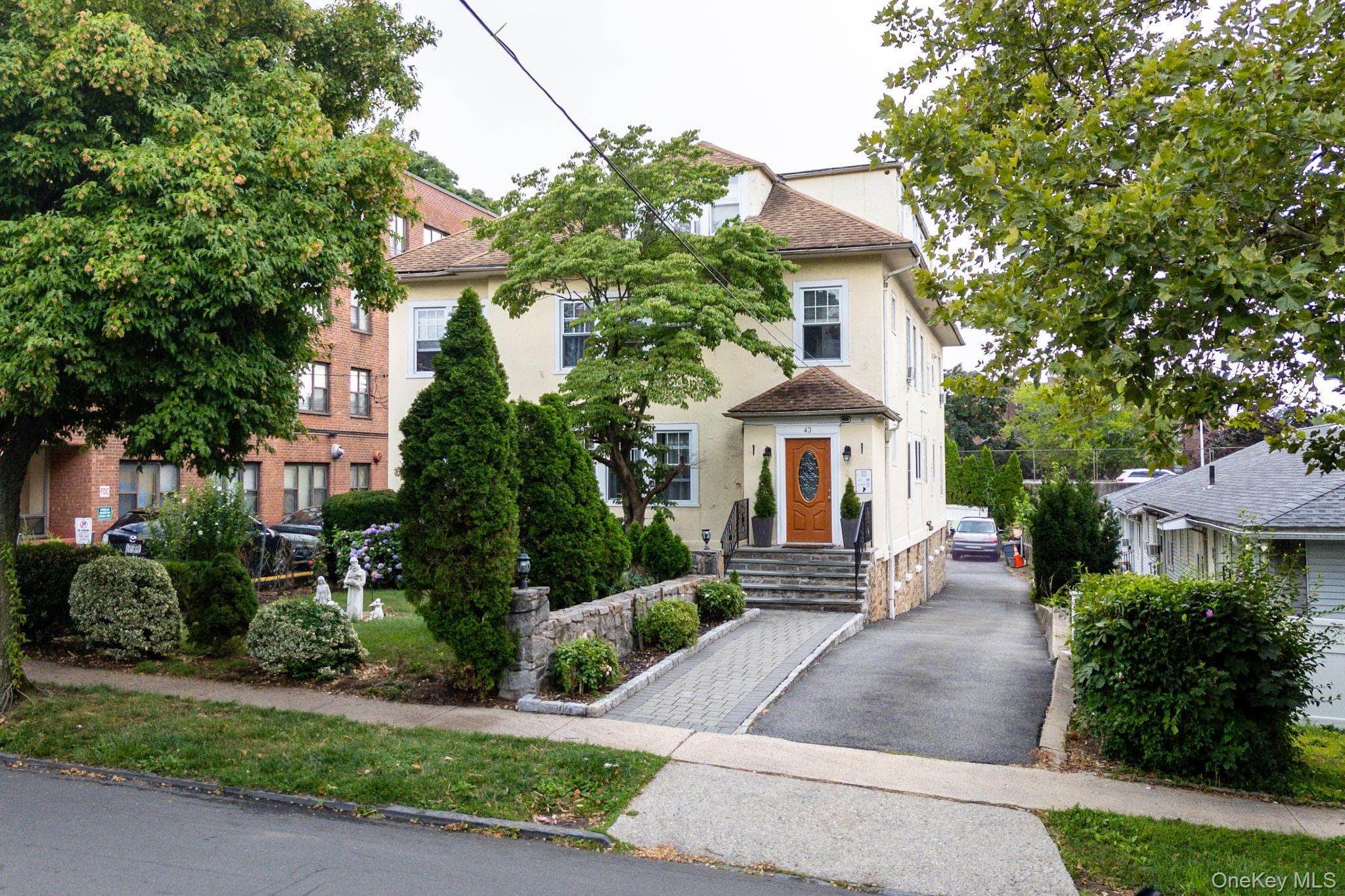 43 Davis Avenue thumbnail 2
