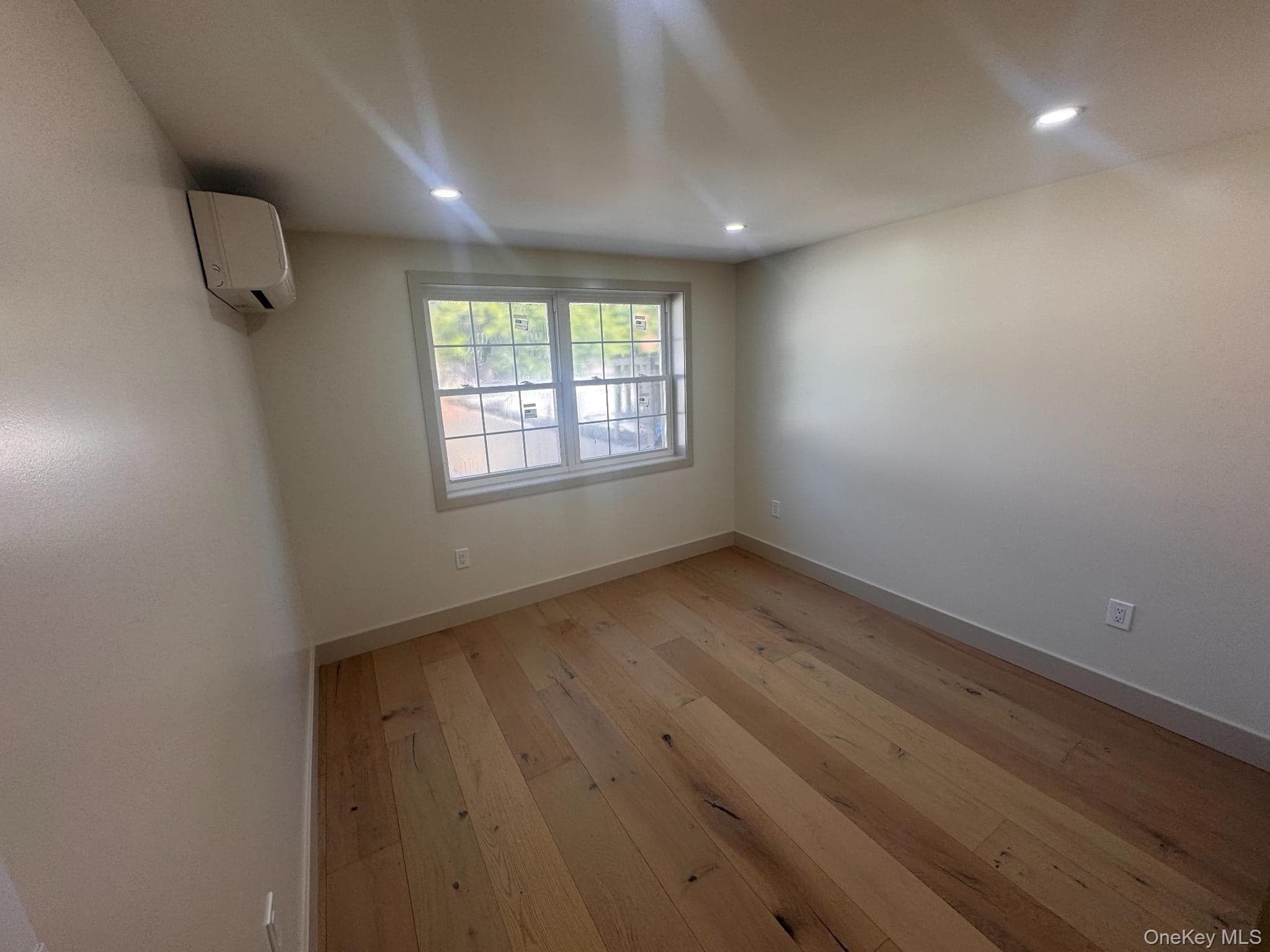 2034 Colden Avenue thumbnail 5