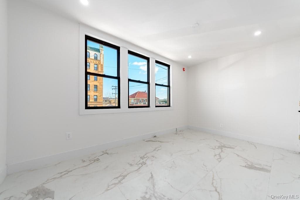 78-84 E Park Avenue thumbnail 4