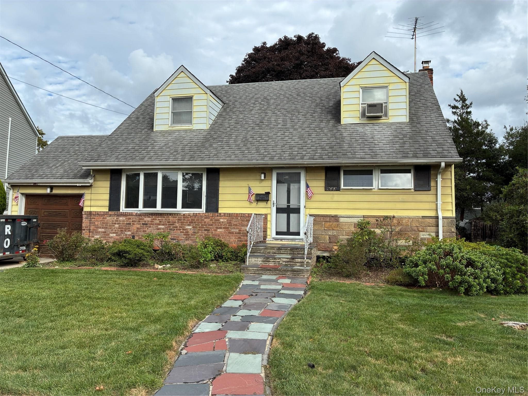 933 Maple Lane, East Meadow