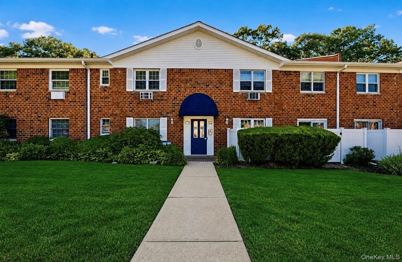 460 Old Town Road Unit: 11I, Port Jefferson Station
