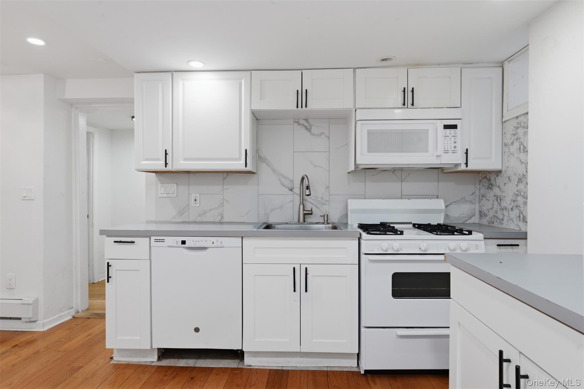 128 Parkway thumbnail 36