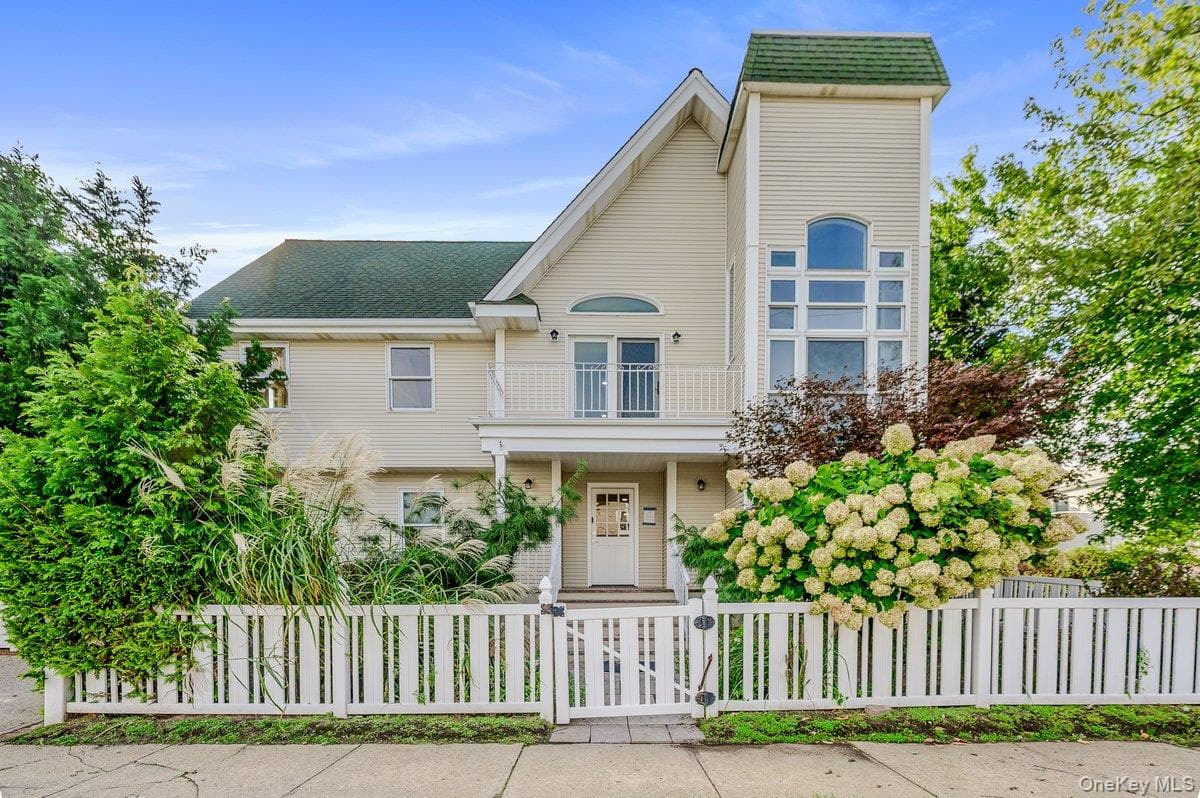 139 Coronado Street photo 1