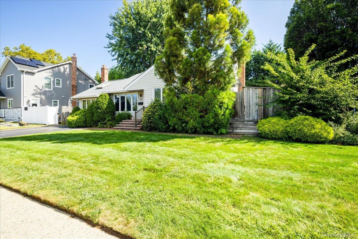 10 Seneca Drive thumbnail 2