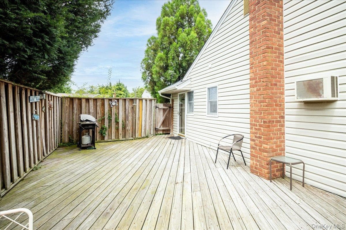 10 Seneca Drive thumbnail 23