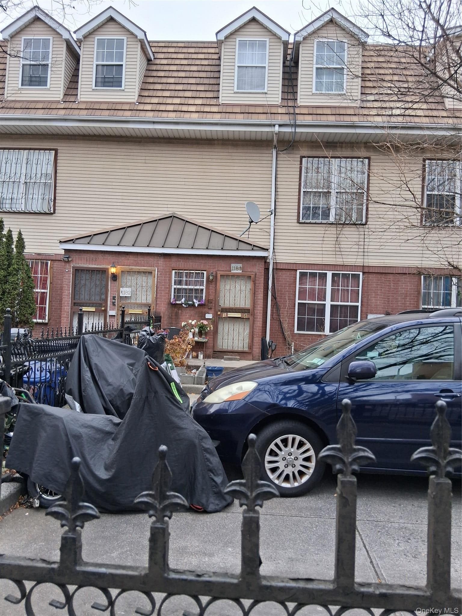 1180 Vyse Avenue thumbnail 2