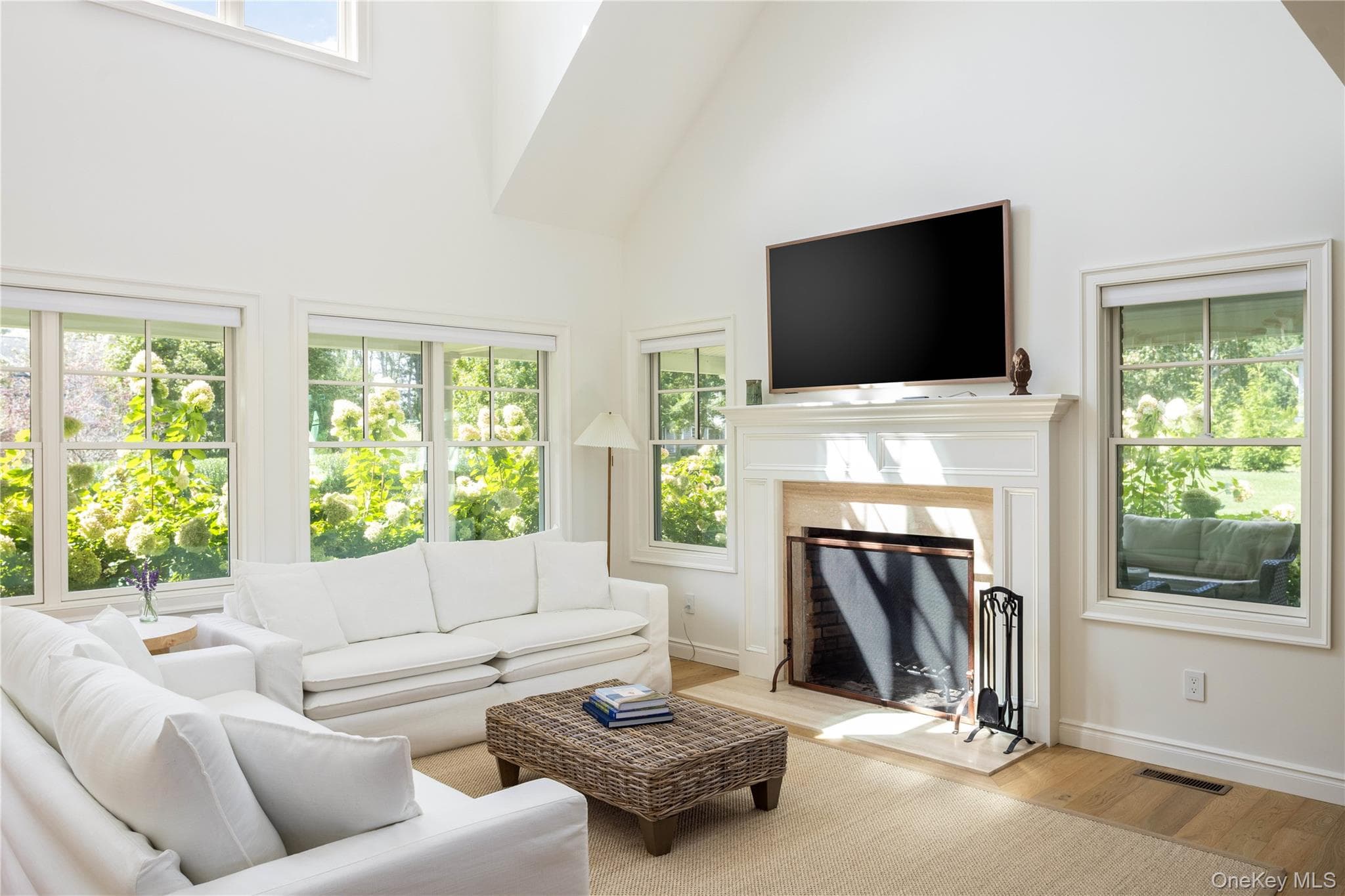 860 Hillcrest Drive thumbnail 17
