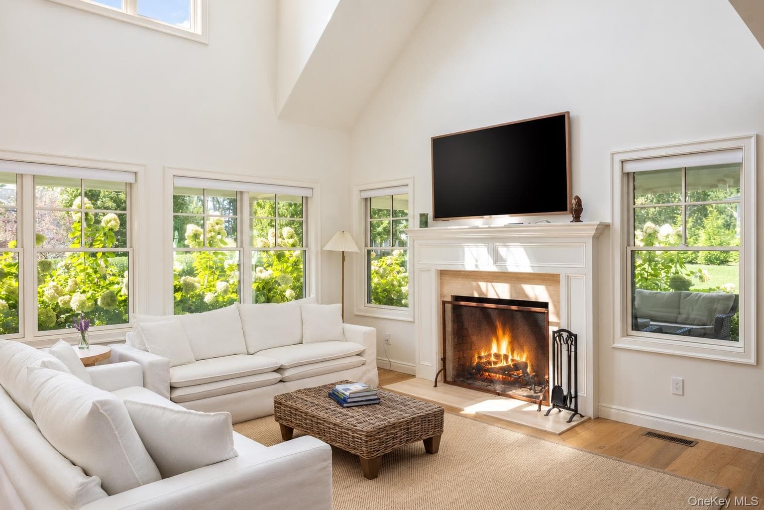 860 Hillcrest Drive thumbnail 4